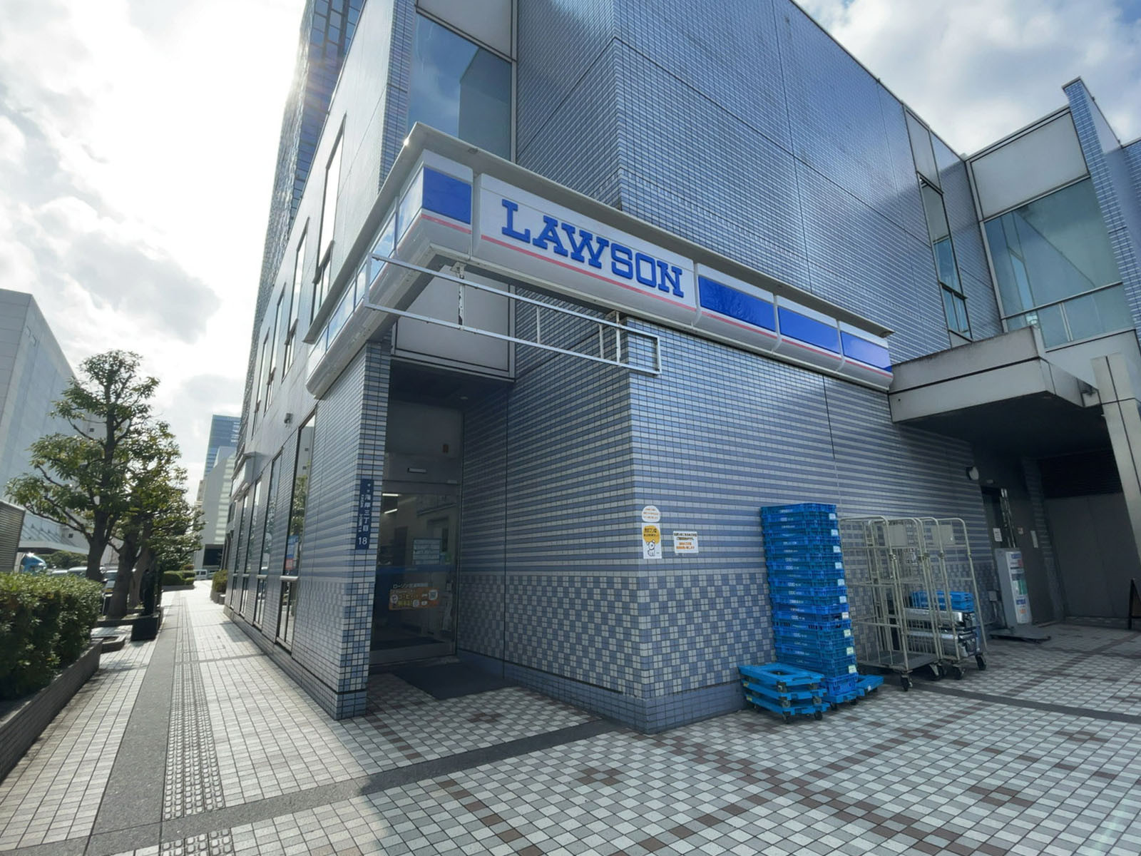 徒歩1分のローソン 芝浦埠頭店