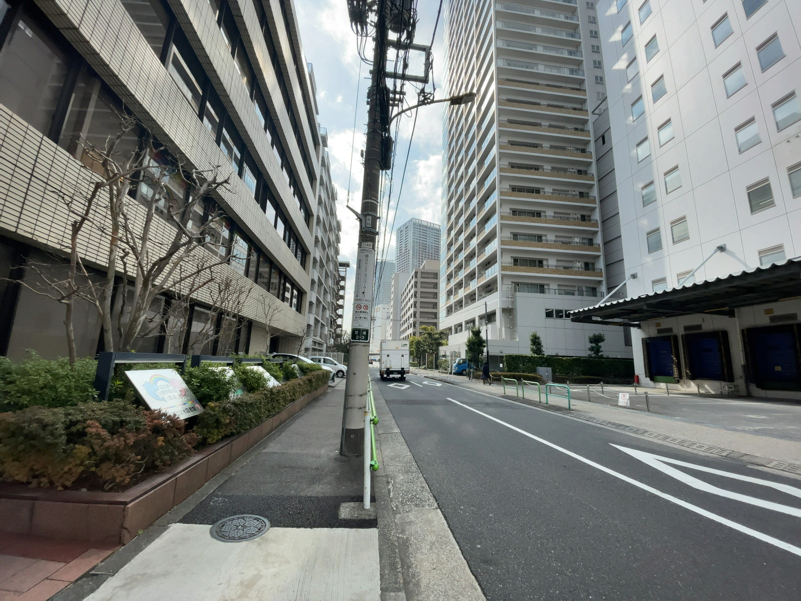 第2高取ビル前面の通り