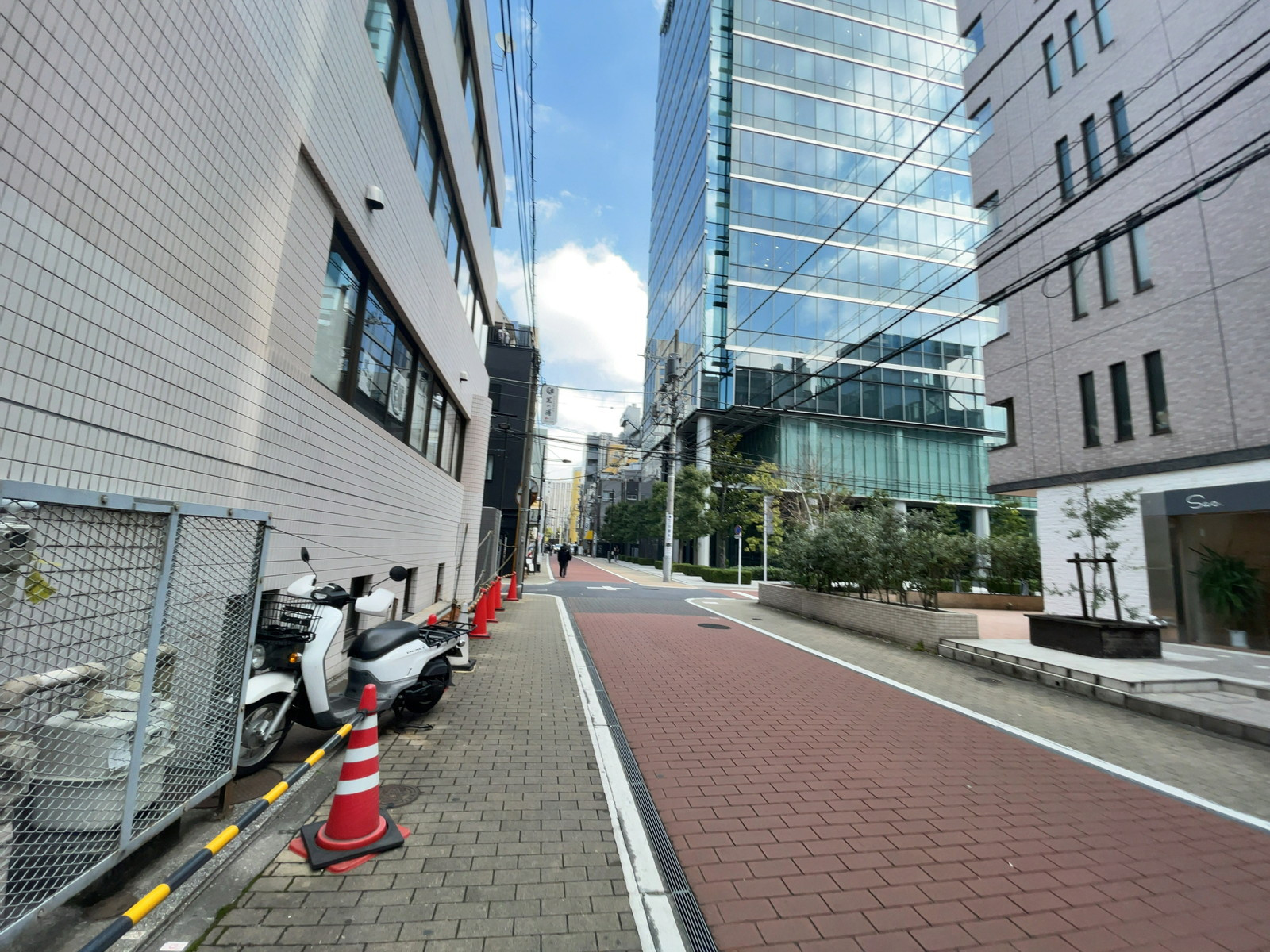 成友芝浦ビル前面の通り