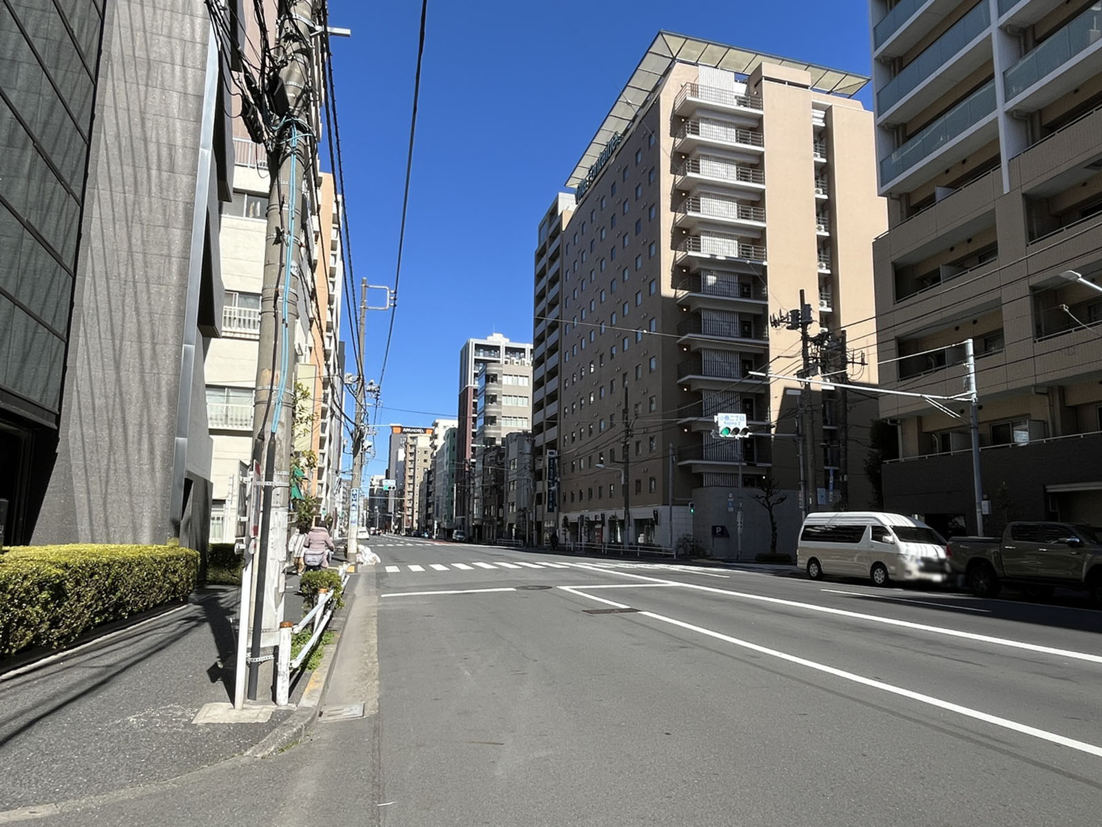 中央法規ビル前面の清洲橋通り