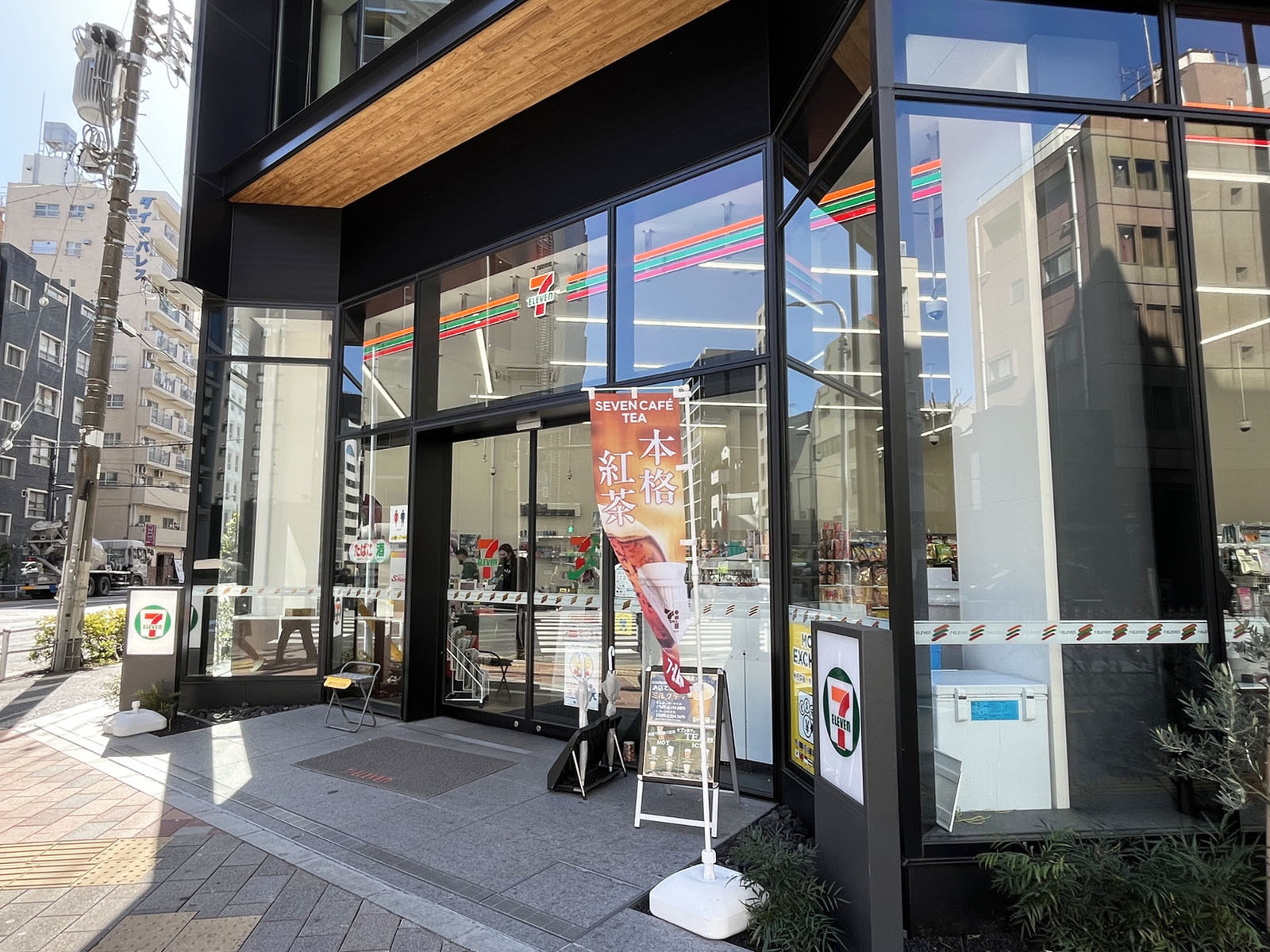 徒歩3分のセブンイレブン 新御徒町西店