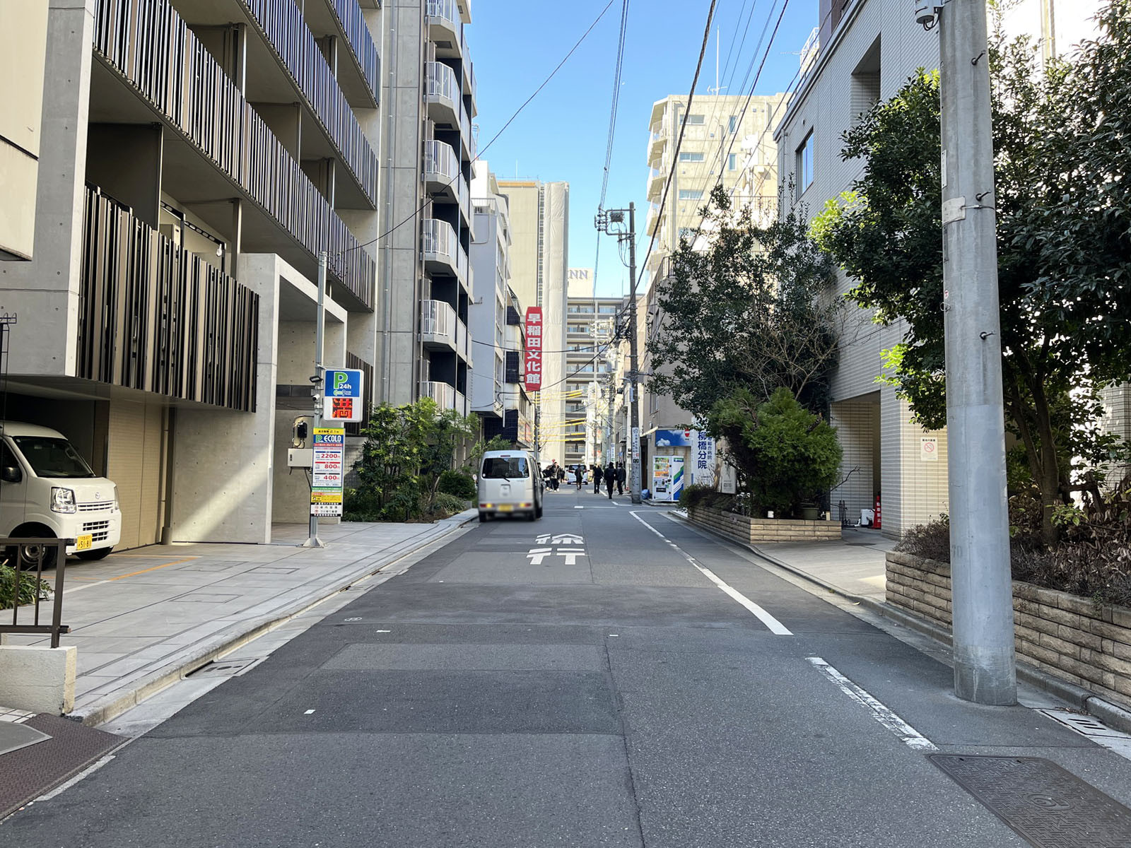 プルミエ1前面の通り