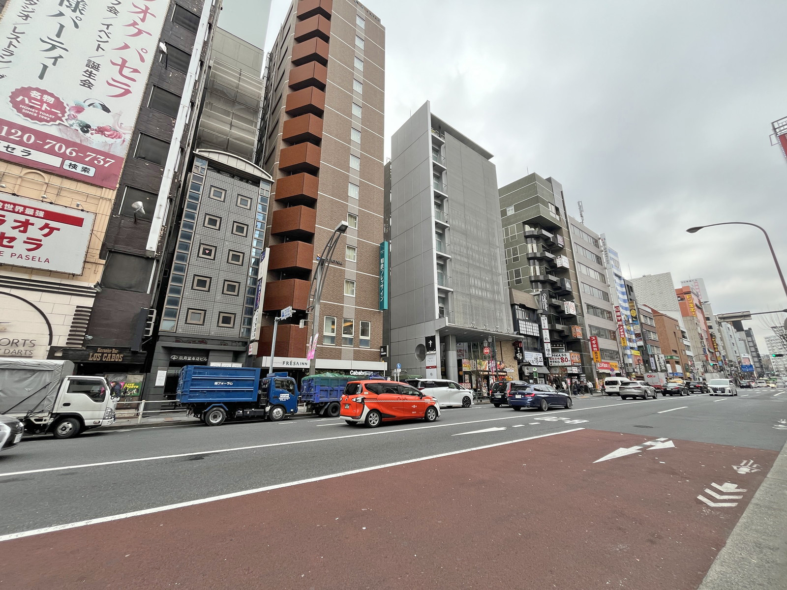 ウエノイレブンビルの春日通り