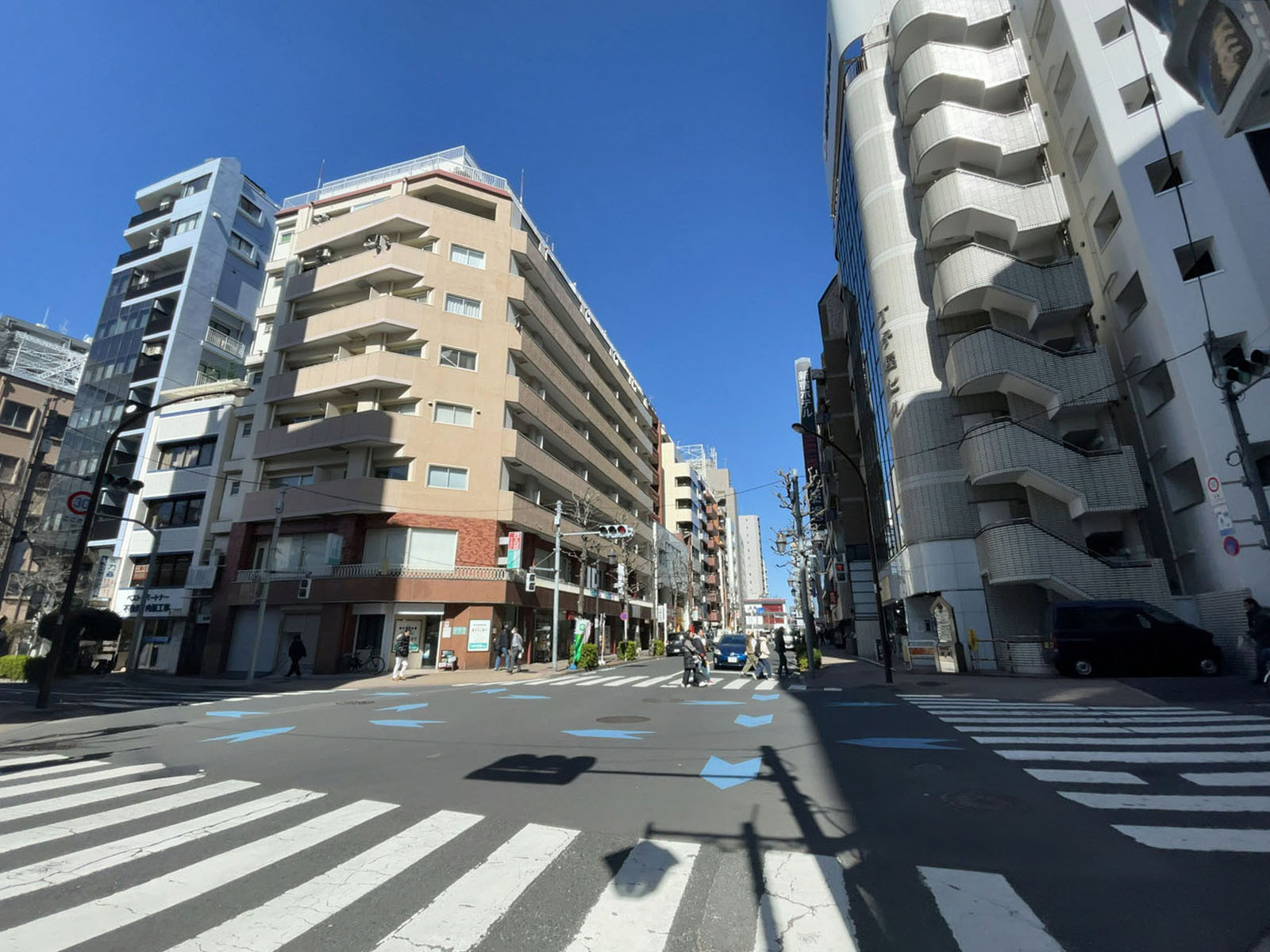 さわだビル前面の通り