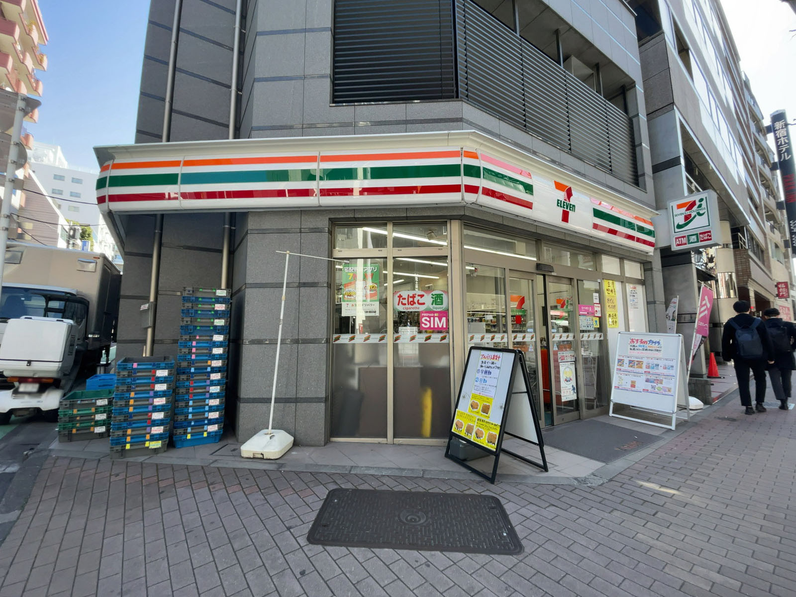 徒歩1分のセブン-イレブン 新宿1丁目北店