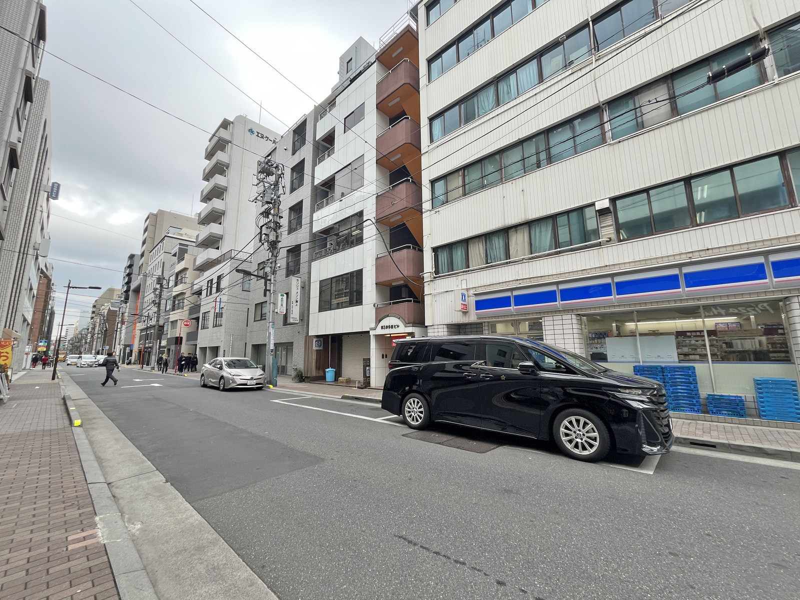 丸幸ビル前面通り
