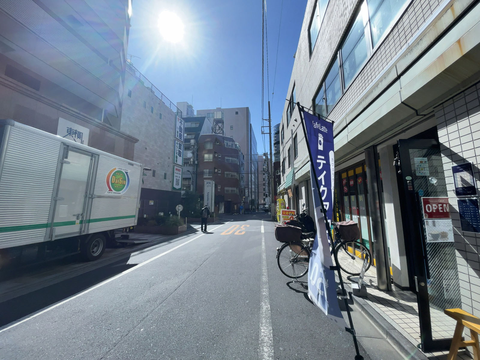 テェアーカテリーナ前面の通り