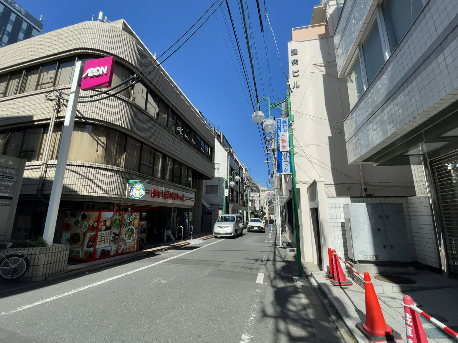 岩本ビル前面の通り