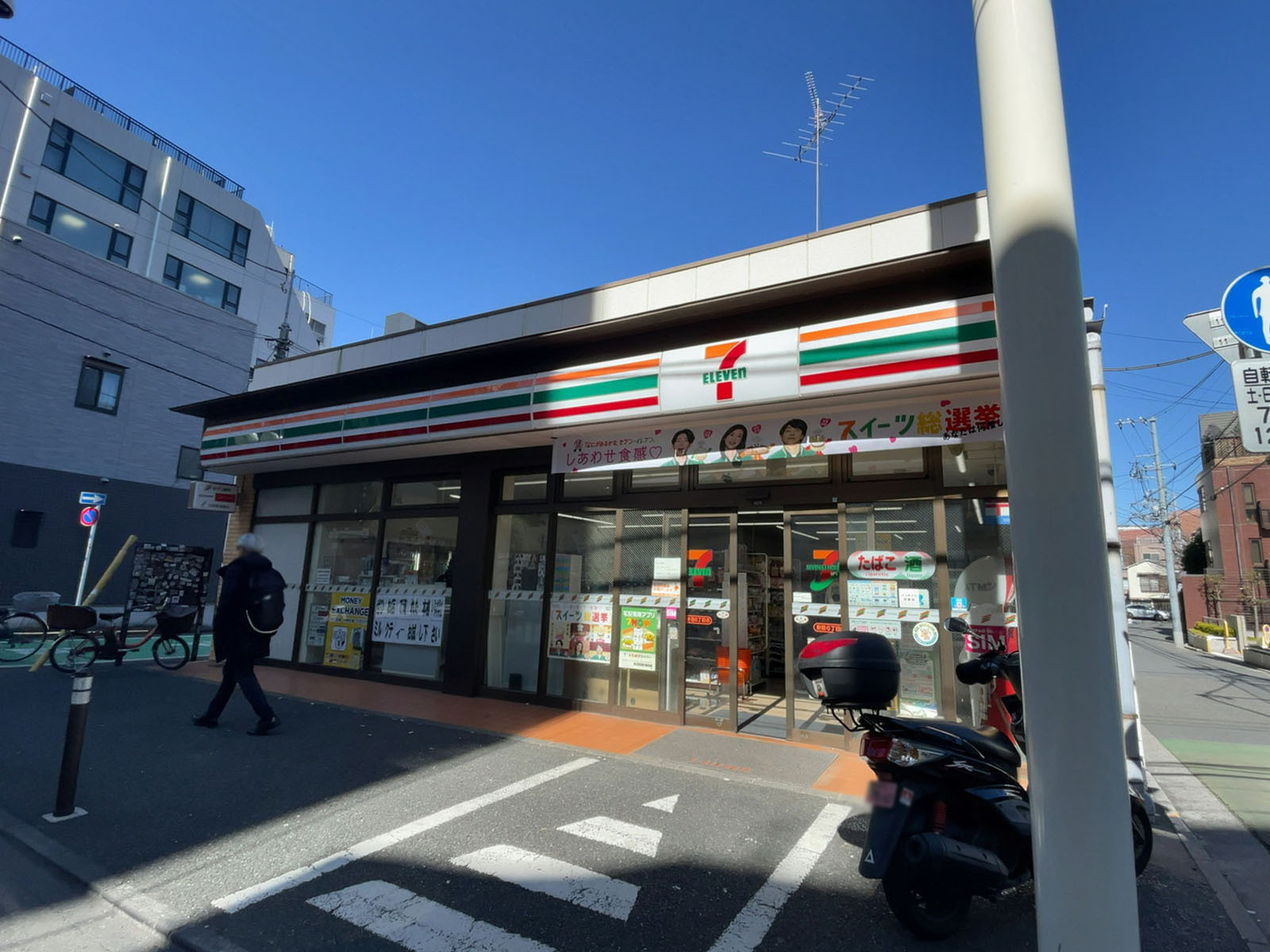 徒歩1分のセブン-イレブン 新宿6丁目店