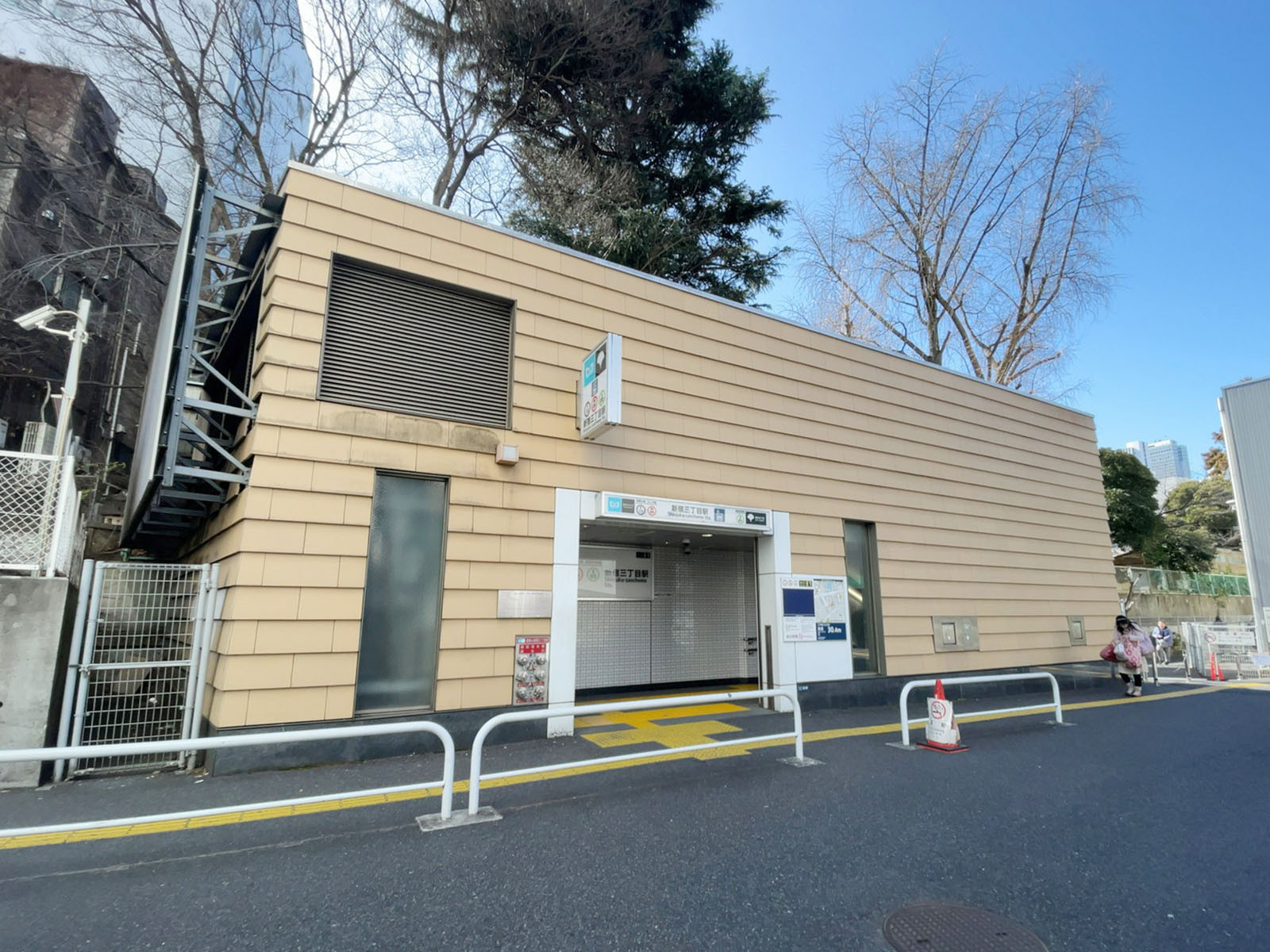 至近の「新宿三丁目駅」