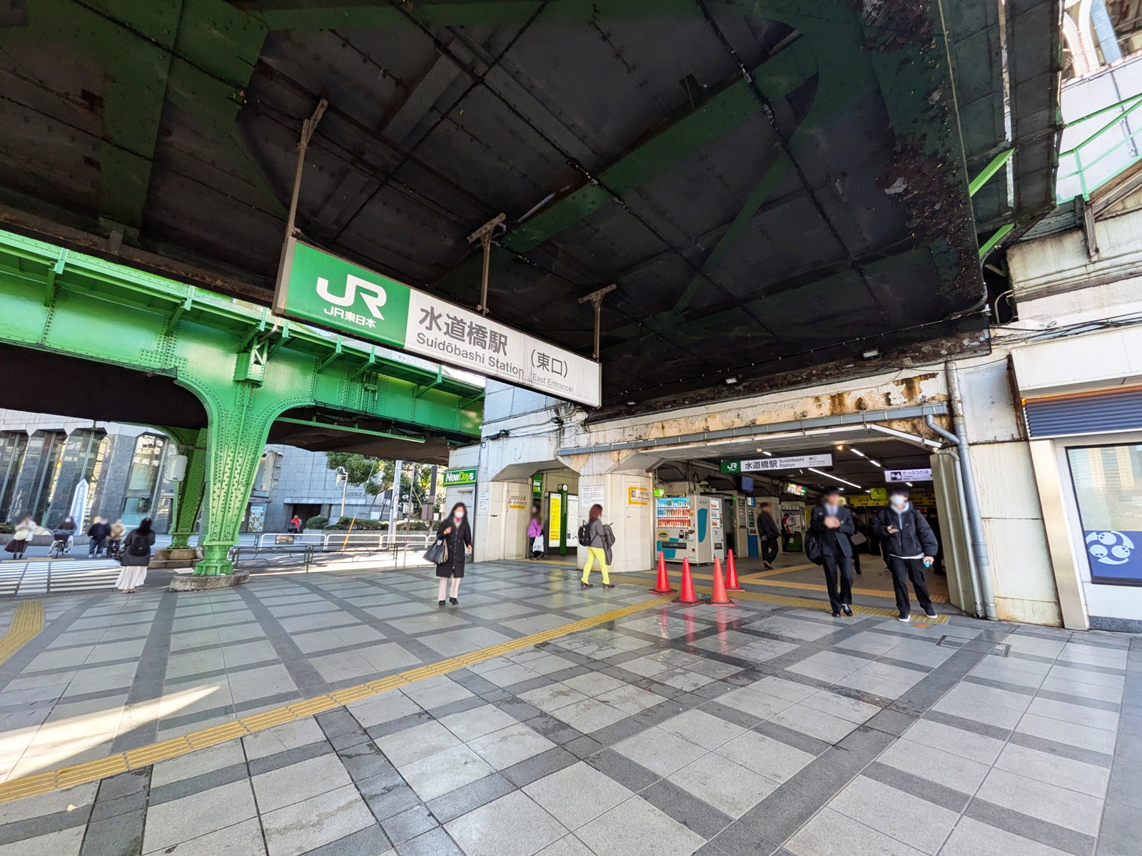 最寄りの「水道橋駅」