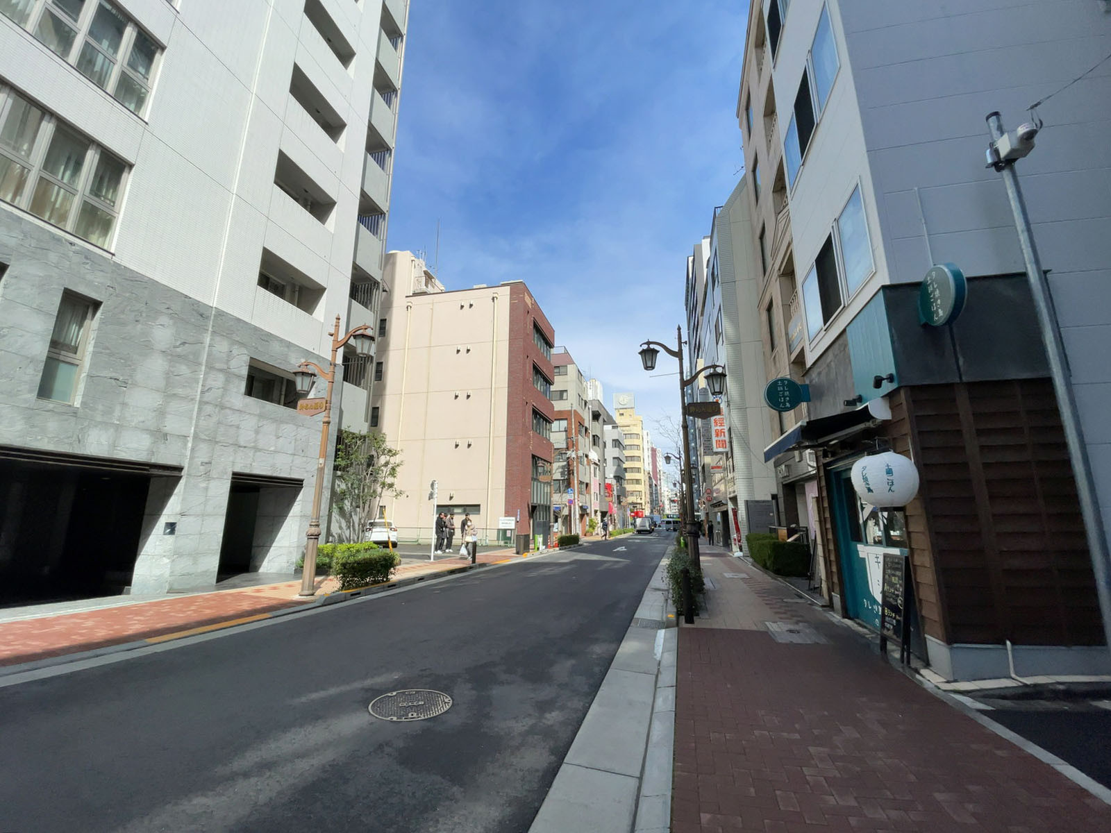 藤和八丁堀ビル前面の通り