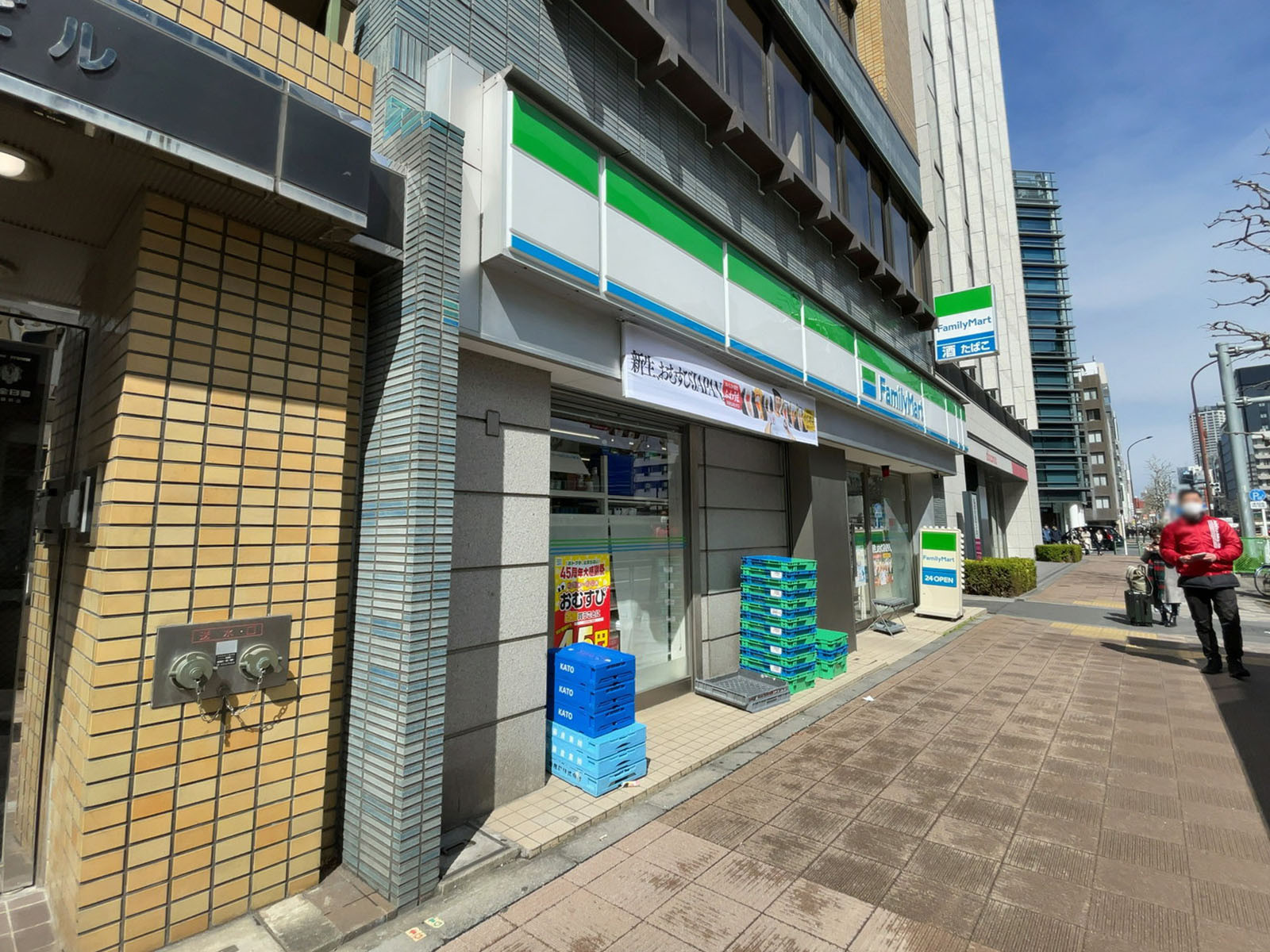 徒歩1分のファミリーマート 八丁堀駅前店
