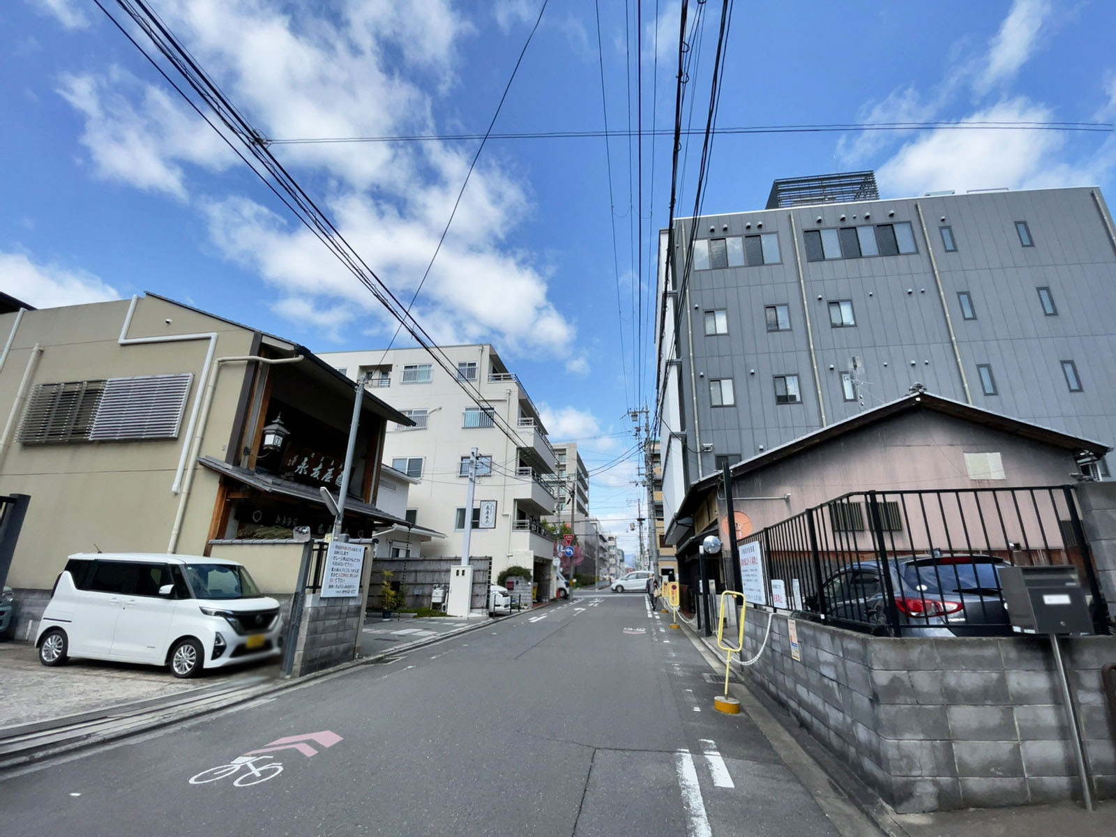 アーバネックス御所南前面の通り