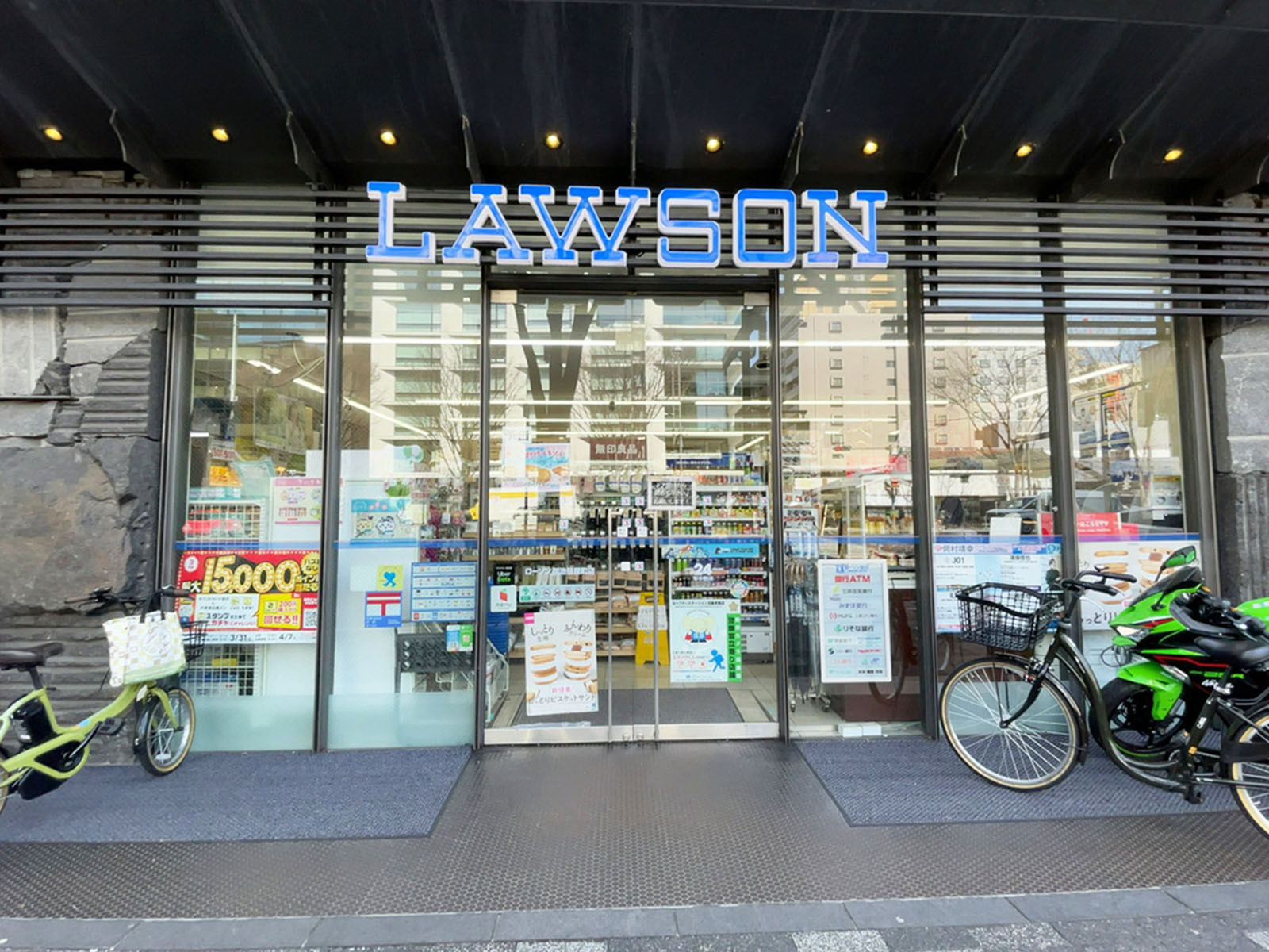 徒歩2分のローソン 御池笹屋町店