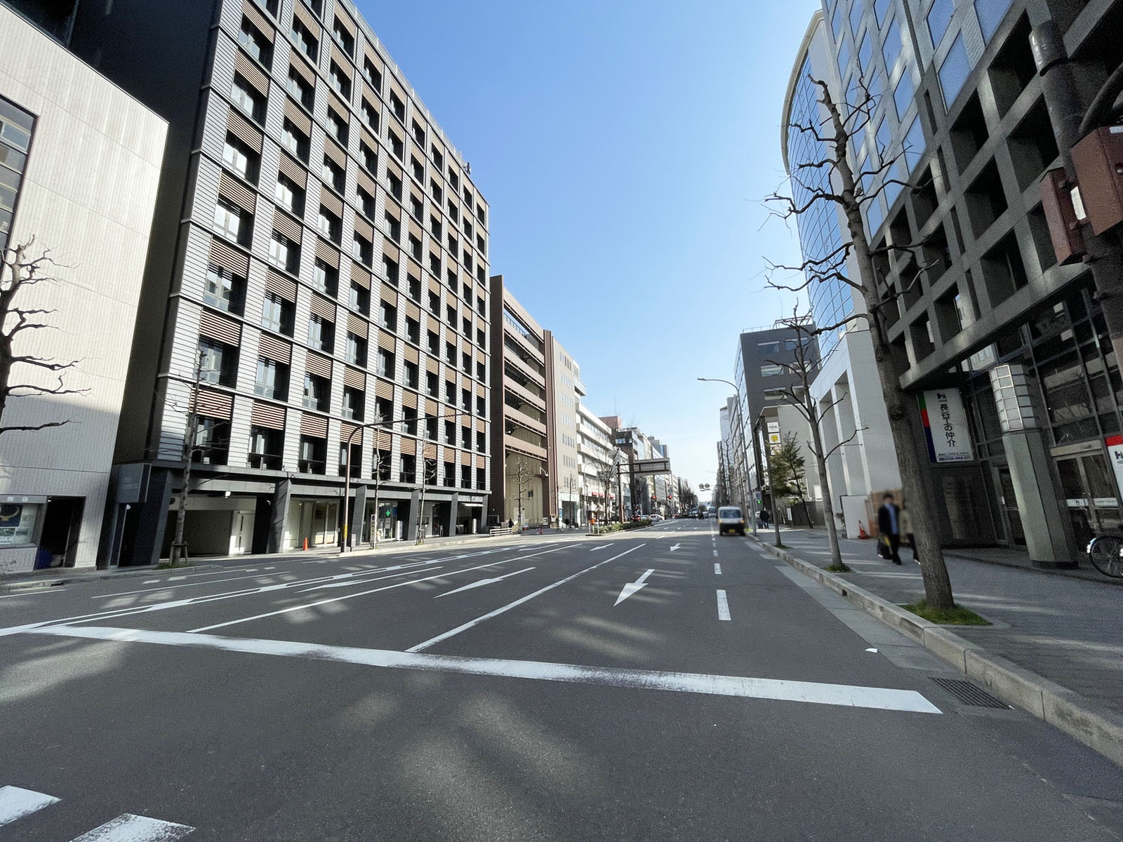 烏丸小泉ビル前面の通り