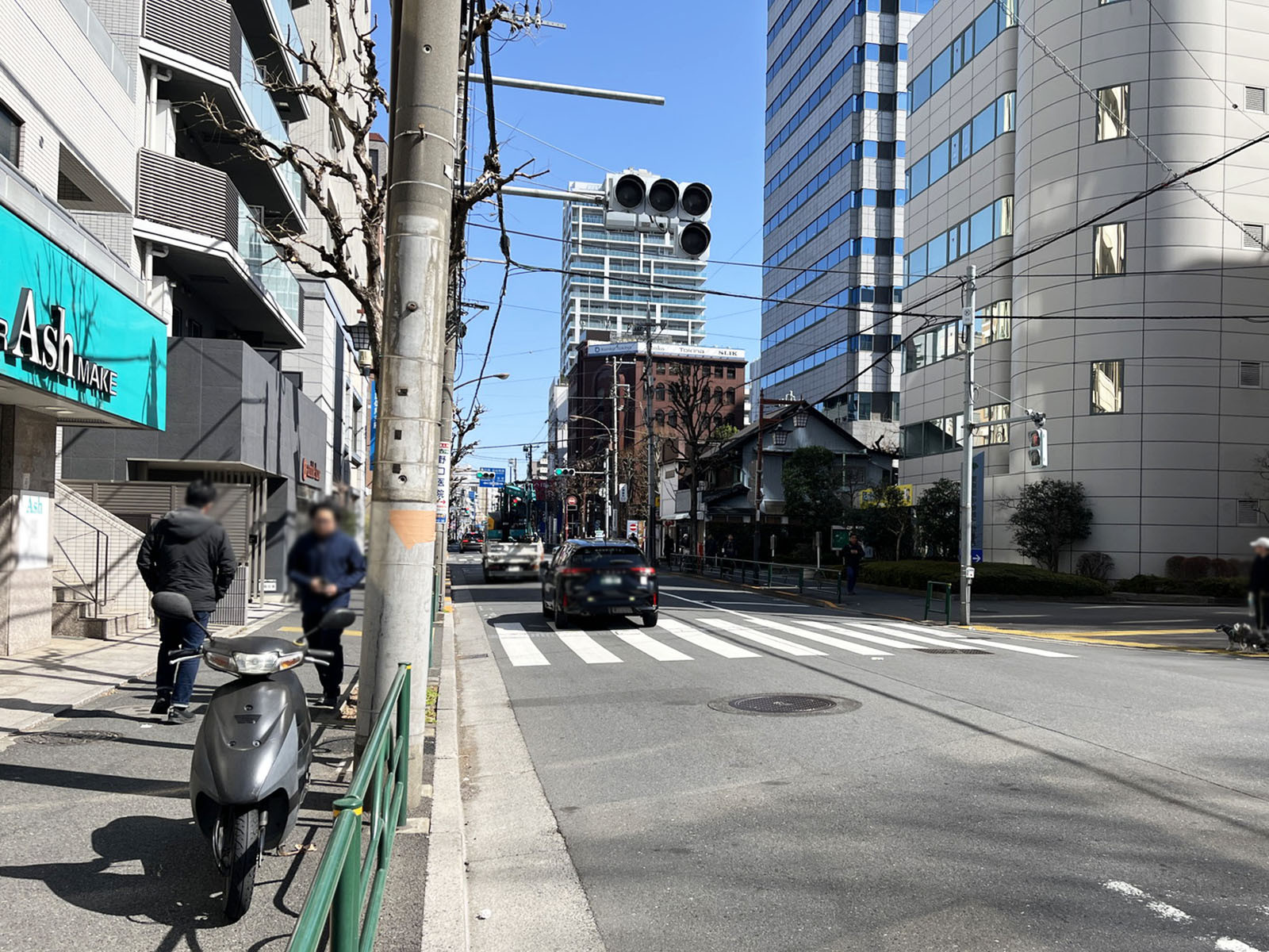 IFOビル前面の早稲田通り