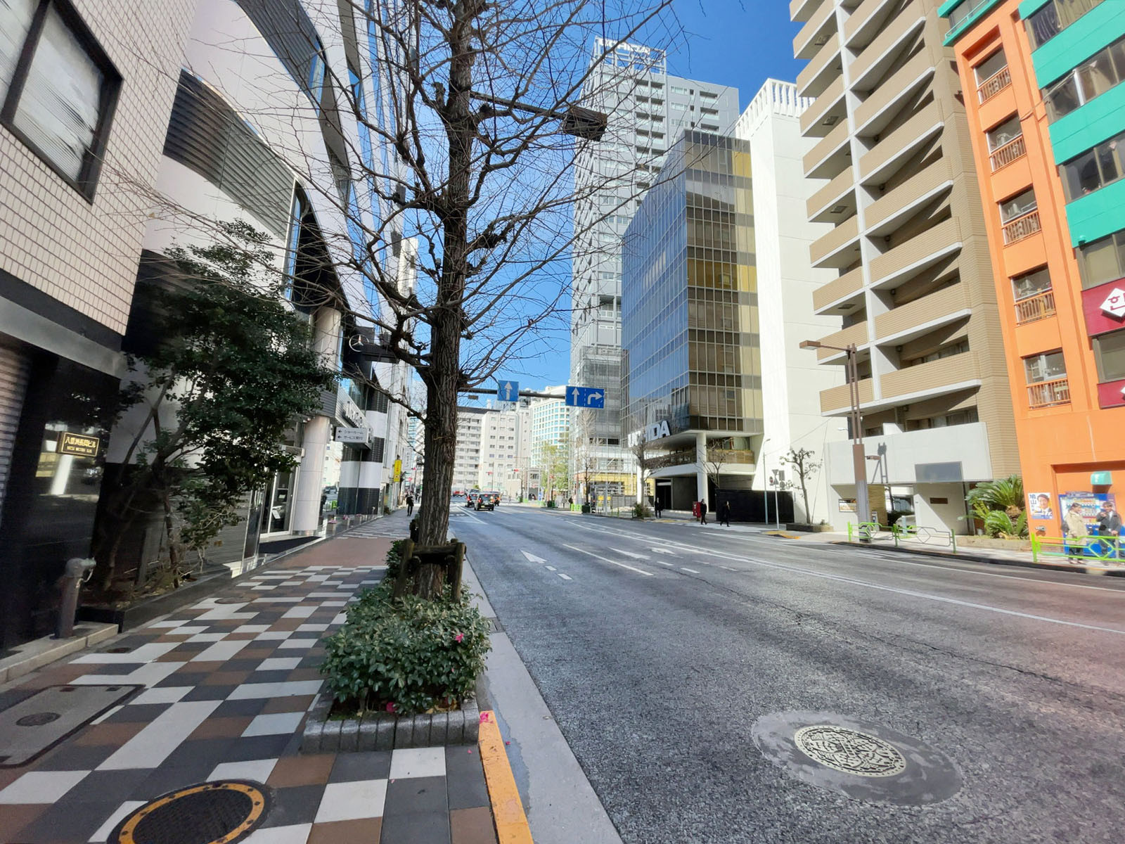 八重洲長岡ビル前面の通り