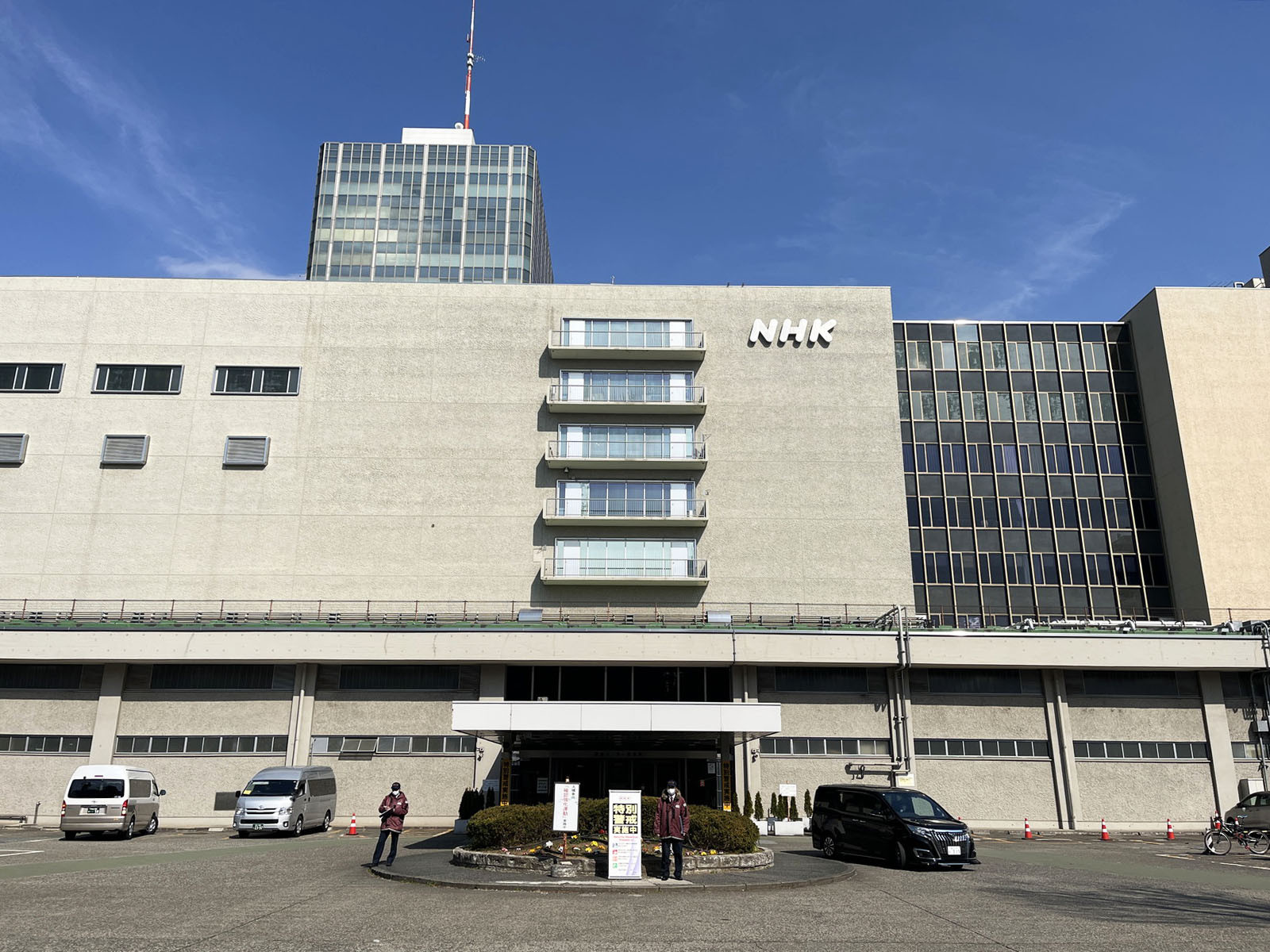 向かいのNHK放送センター