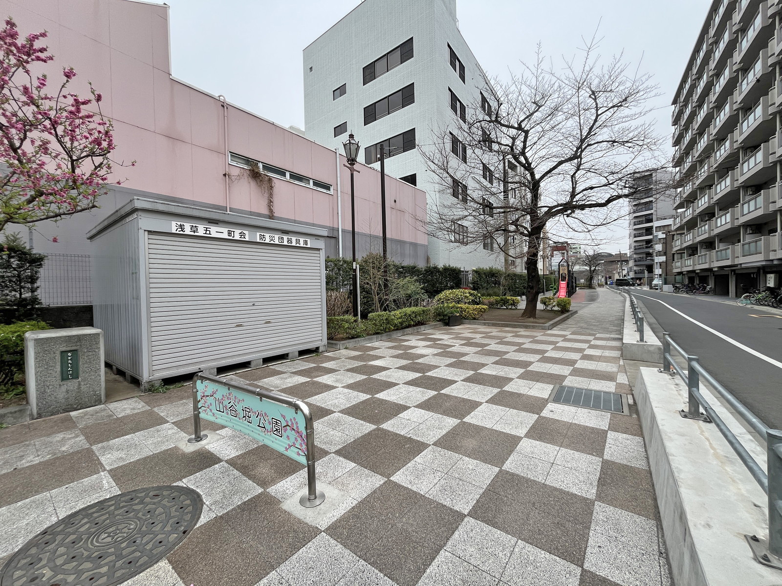 徒歩2分の山谷堀公園