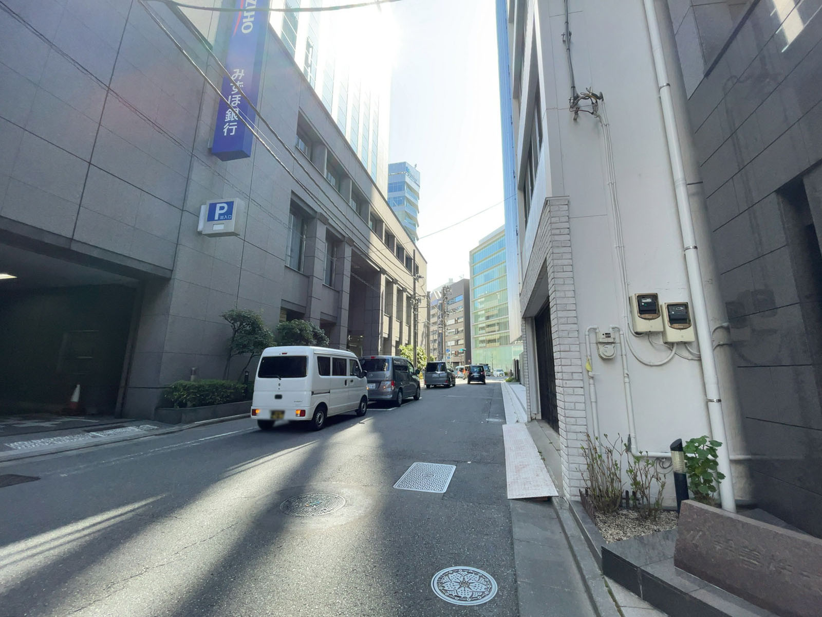 鈴善ビル前面の通り