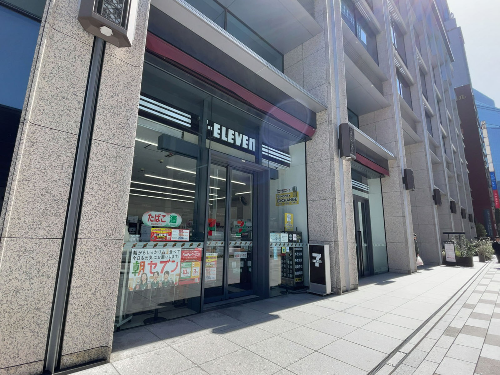 徒歩3分のセブン-イレブン 日本橋室町3丁目店