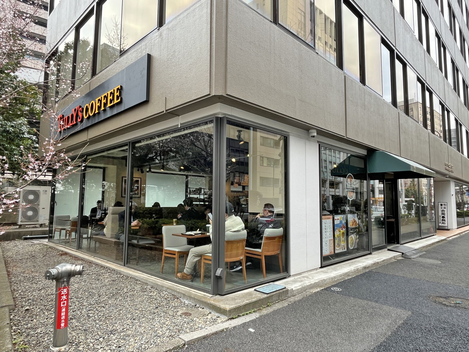 徒歩1分のタリーズコーヒー 竹橋店
