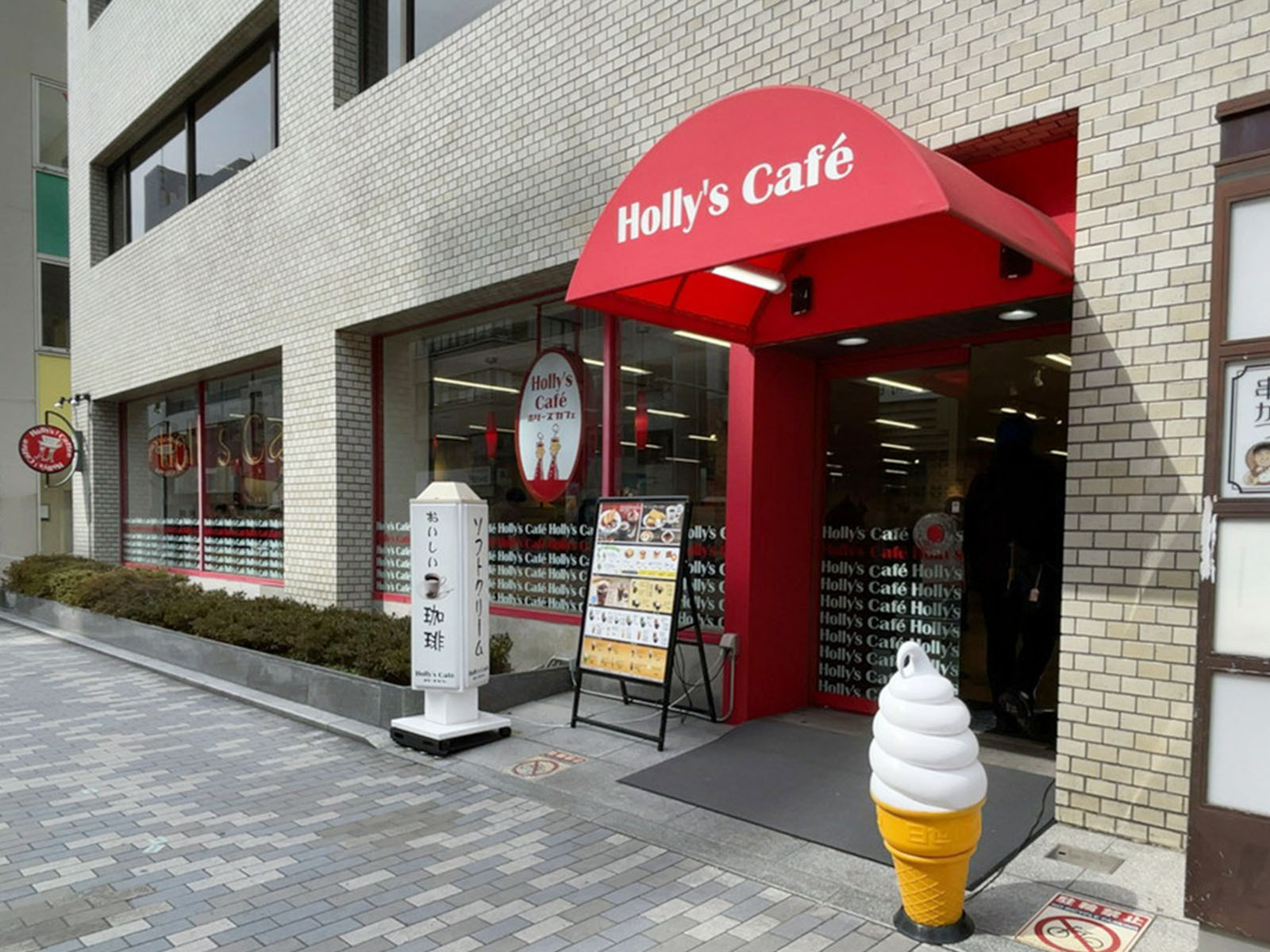 同じ通りにあるホリーズカフェ四条室町店