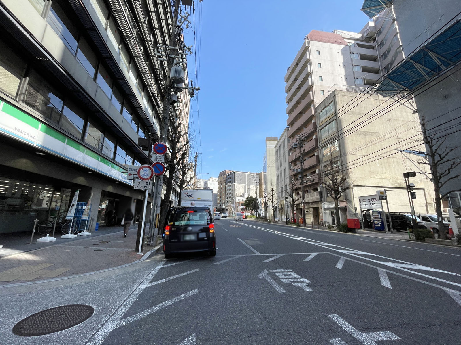 京阪四条河原町ビル前面の通り