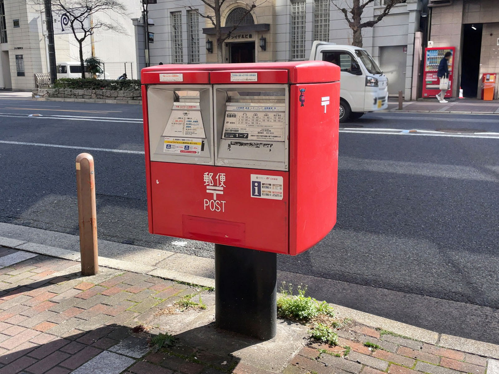 京阪四条河原町ビル前のポスト