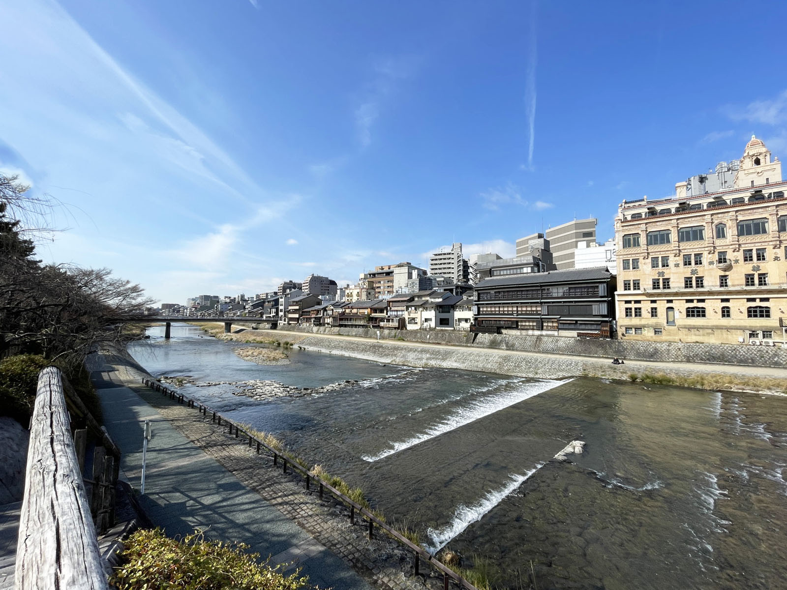 近くの鴨川