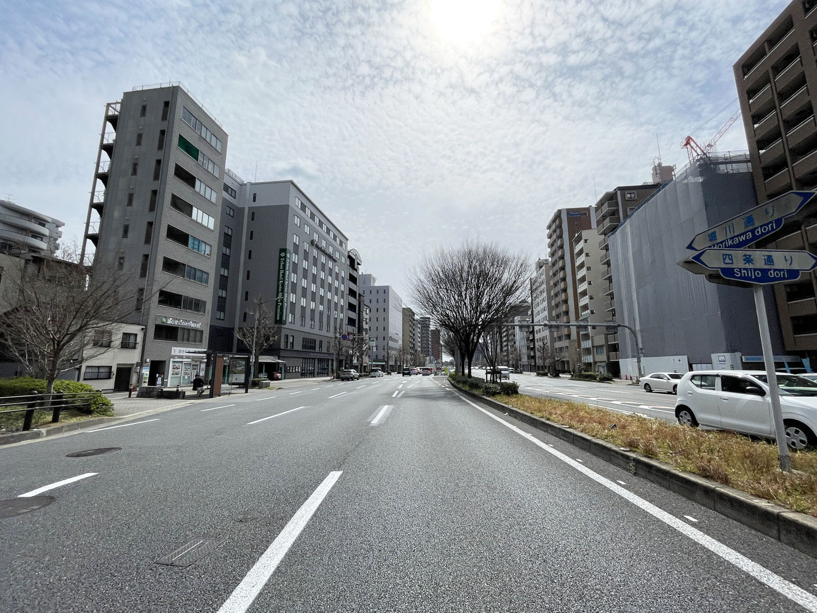 堀川通四条ビル前面の通り