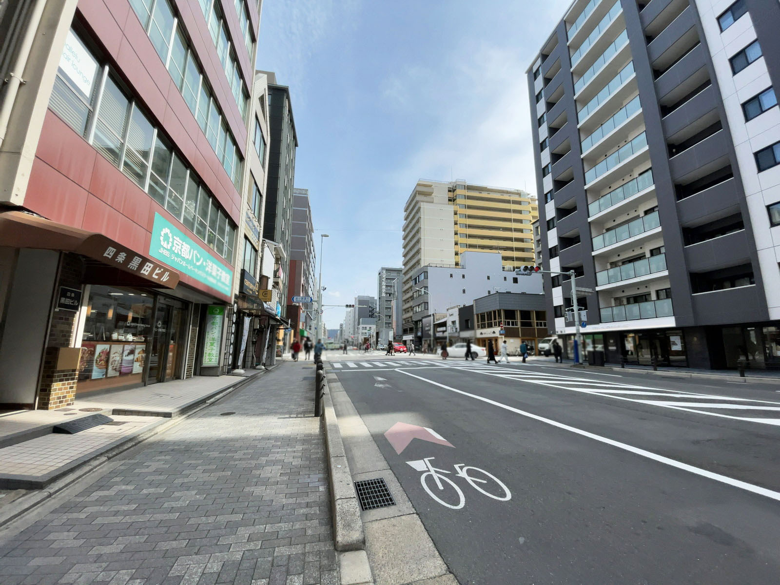 朝日生命京都第二ビル前面の通り