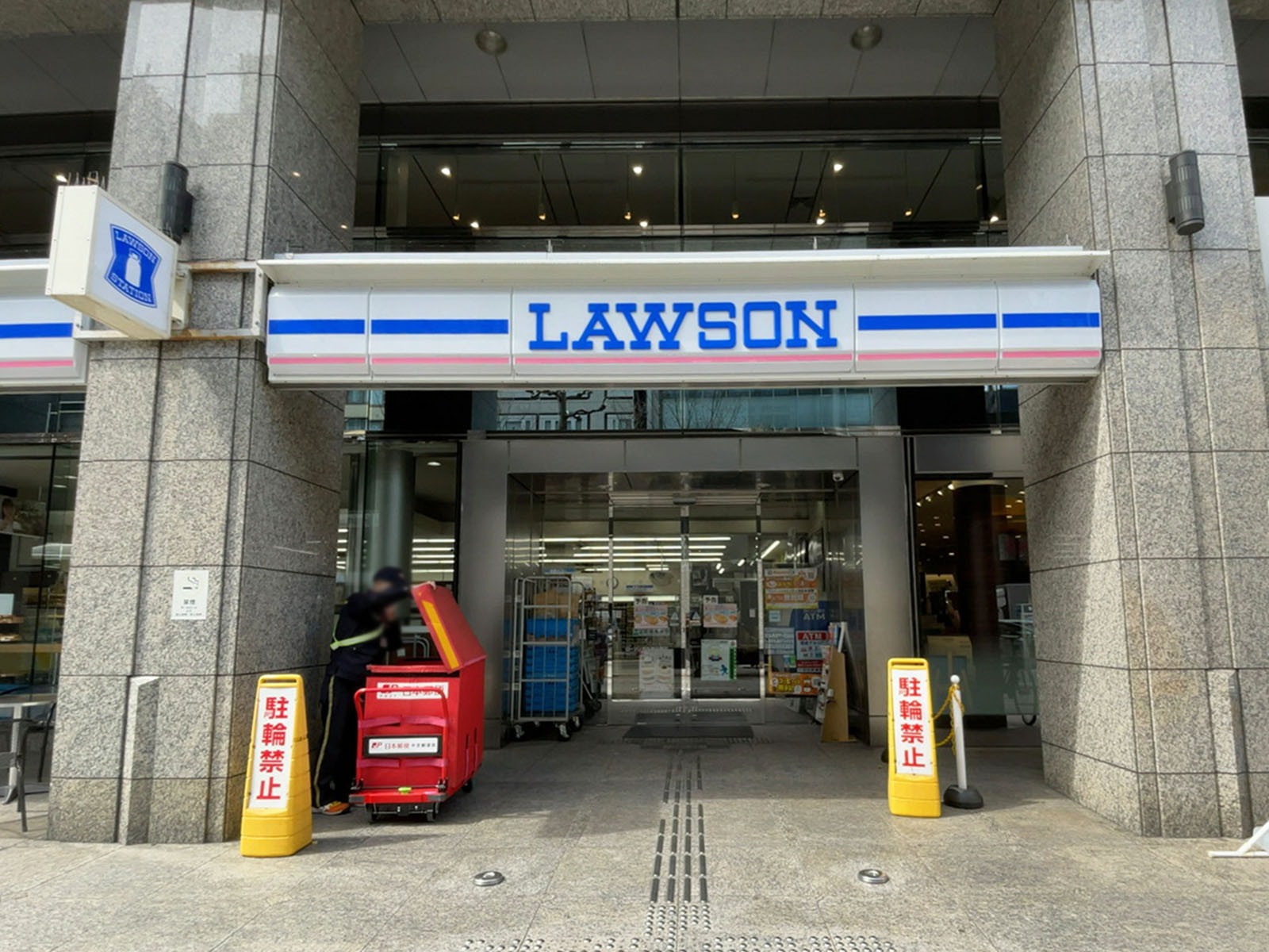 徒歩2分のローソン 烏丸錦小路店