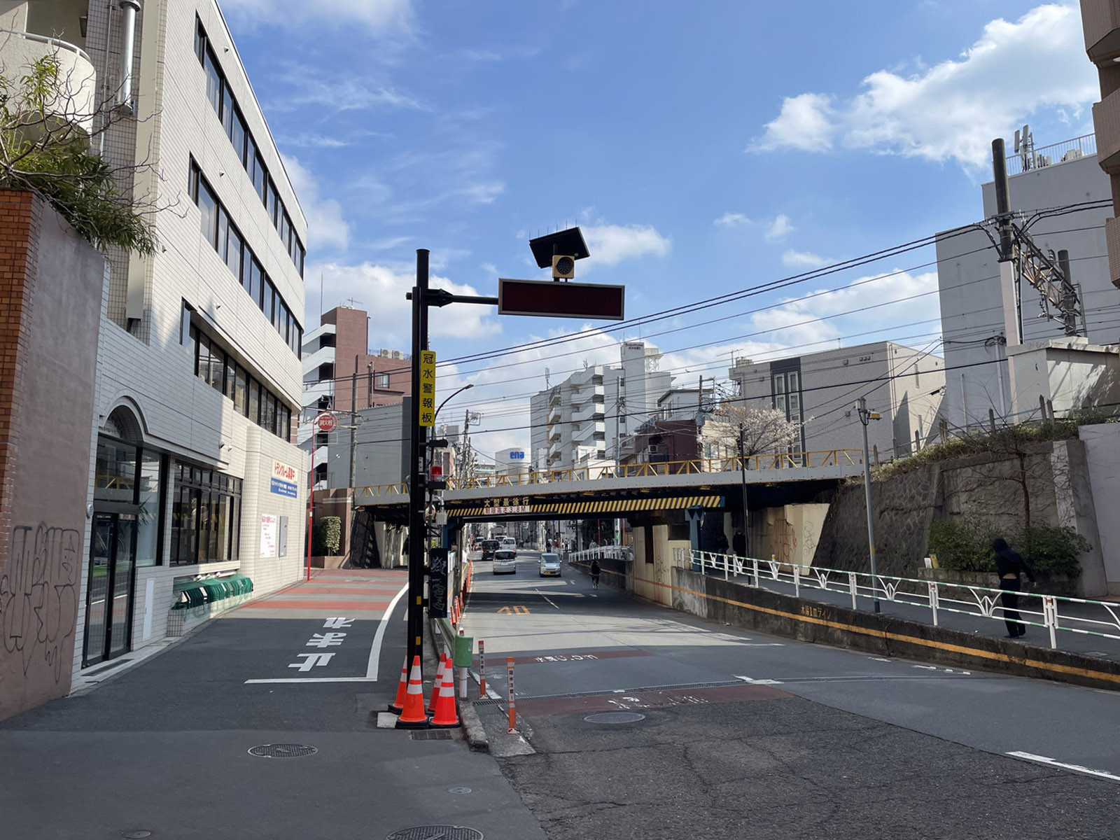 AXISビル前面の渋谷区道1052号