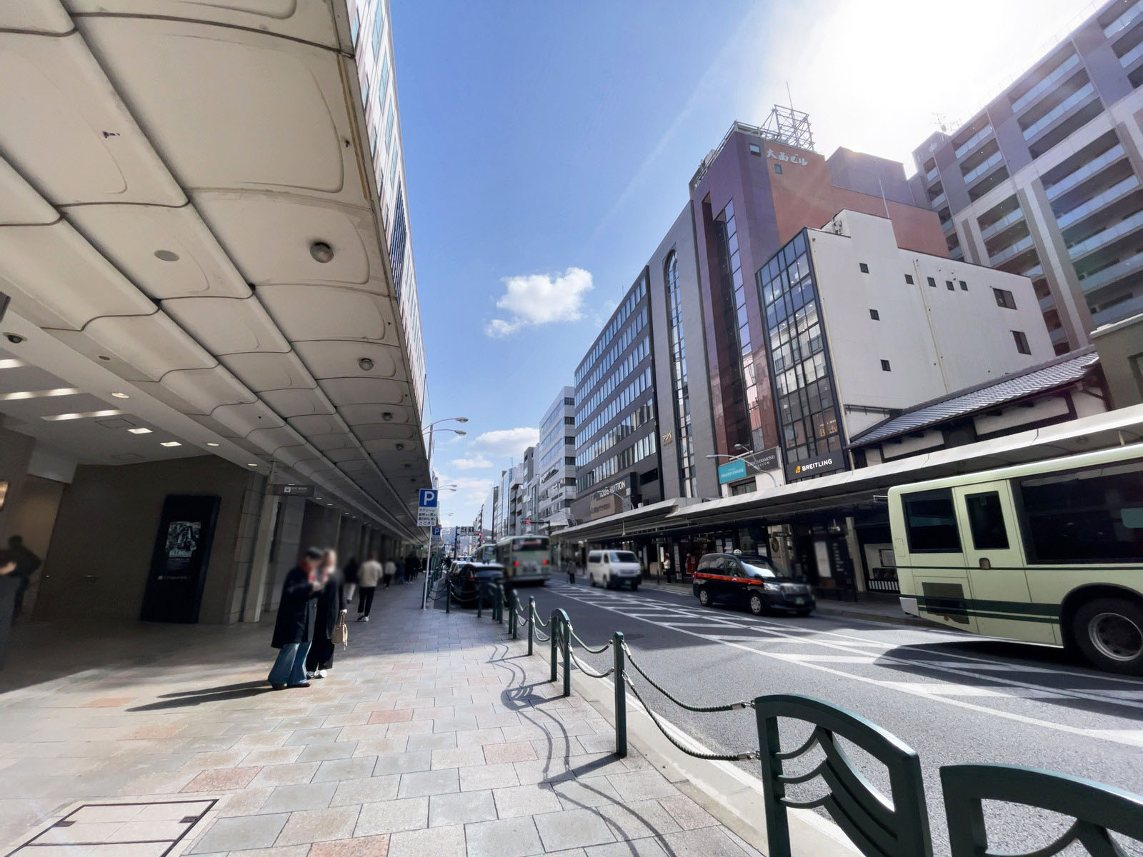 京都証券ビル前面の通り