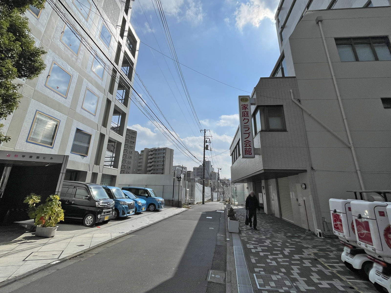 宮坂甲斐路ビル前面の通り