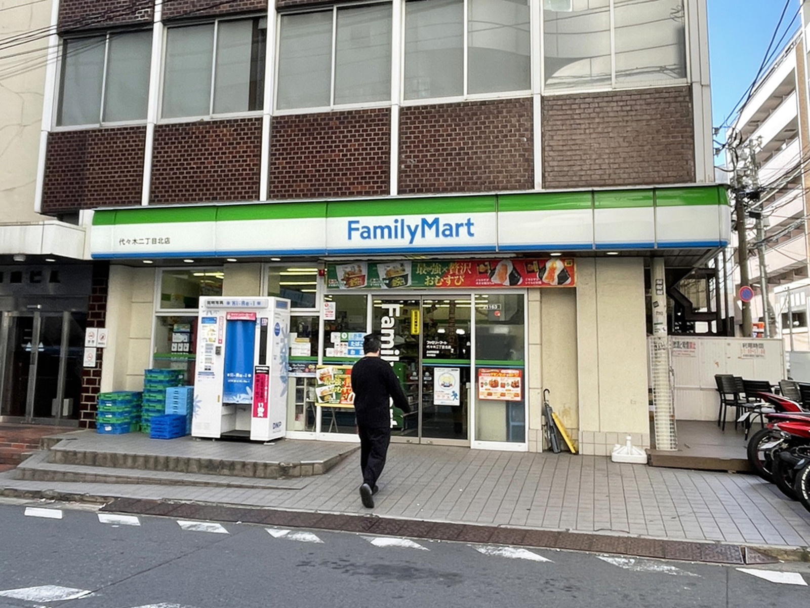 徒歩1分のファミリーマート 代々木二丁目北店