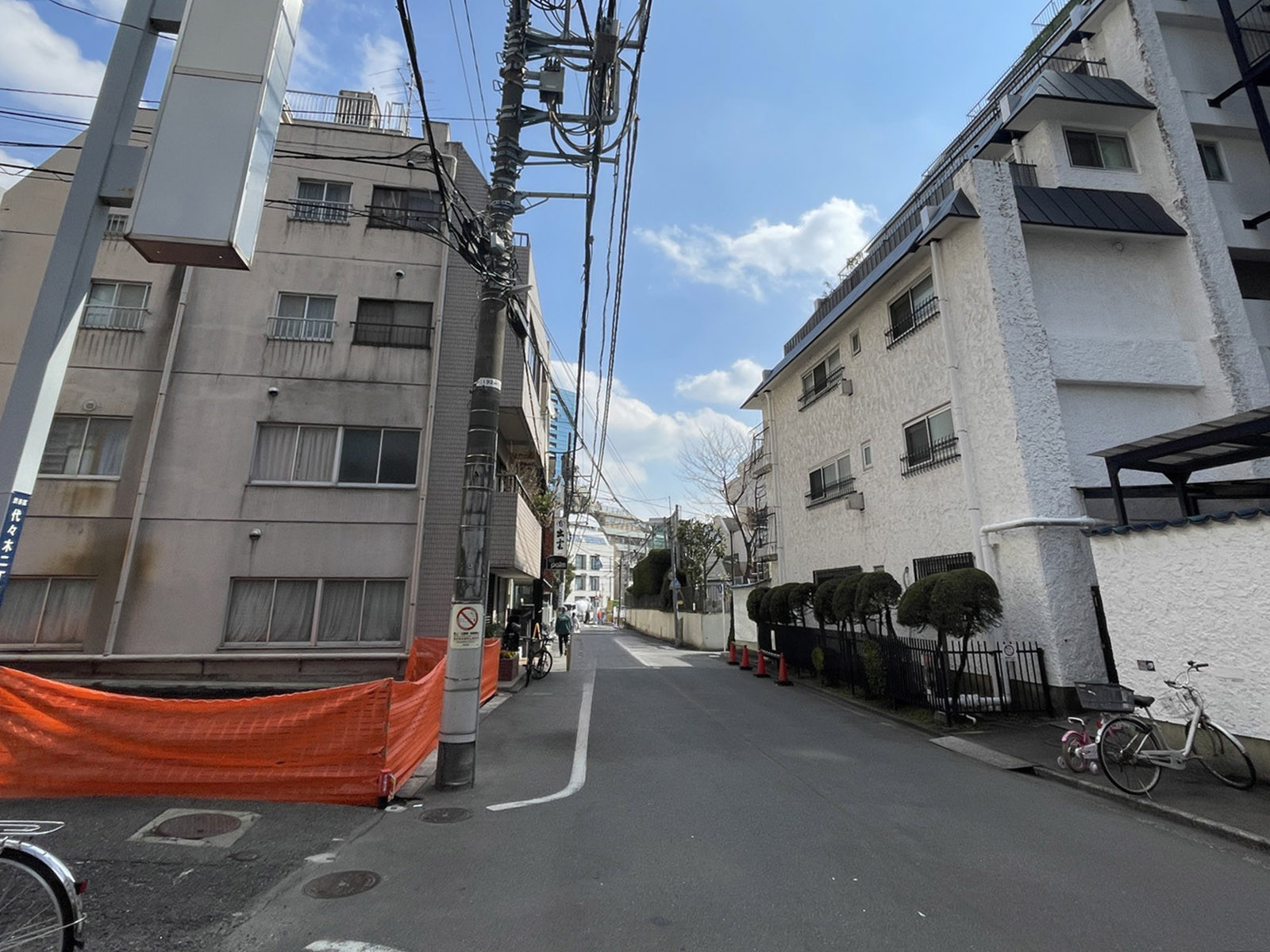 岩波ビル前面の通り