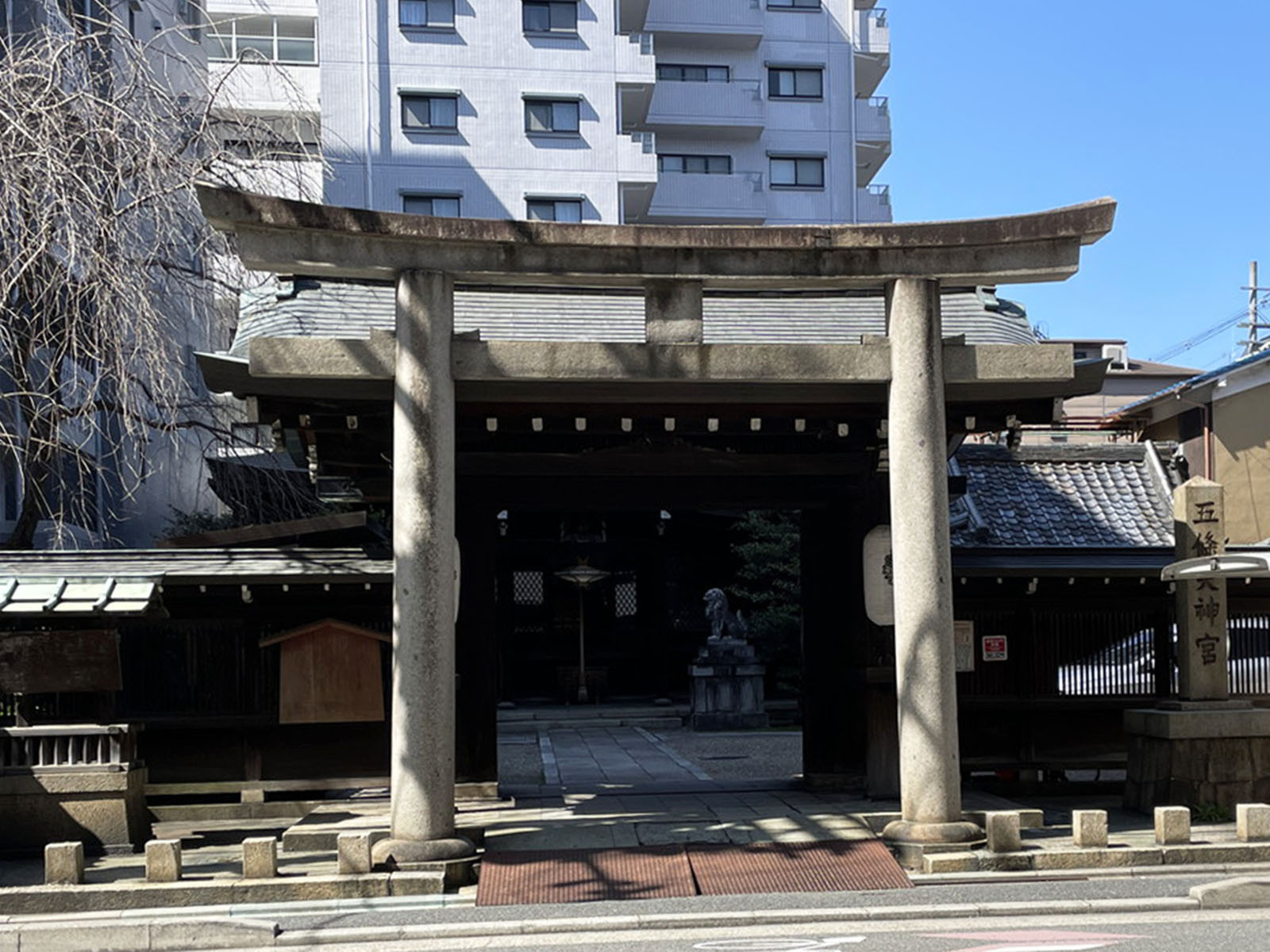 同じ通りにある五條天神宮