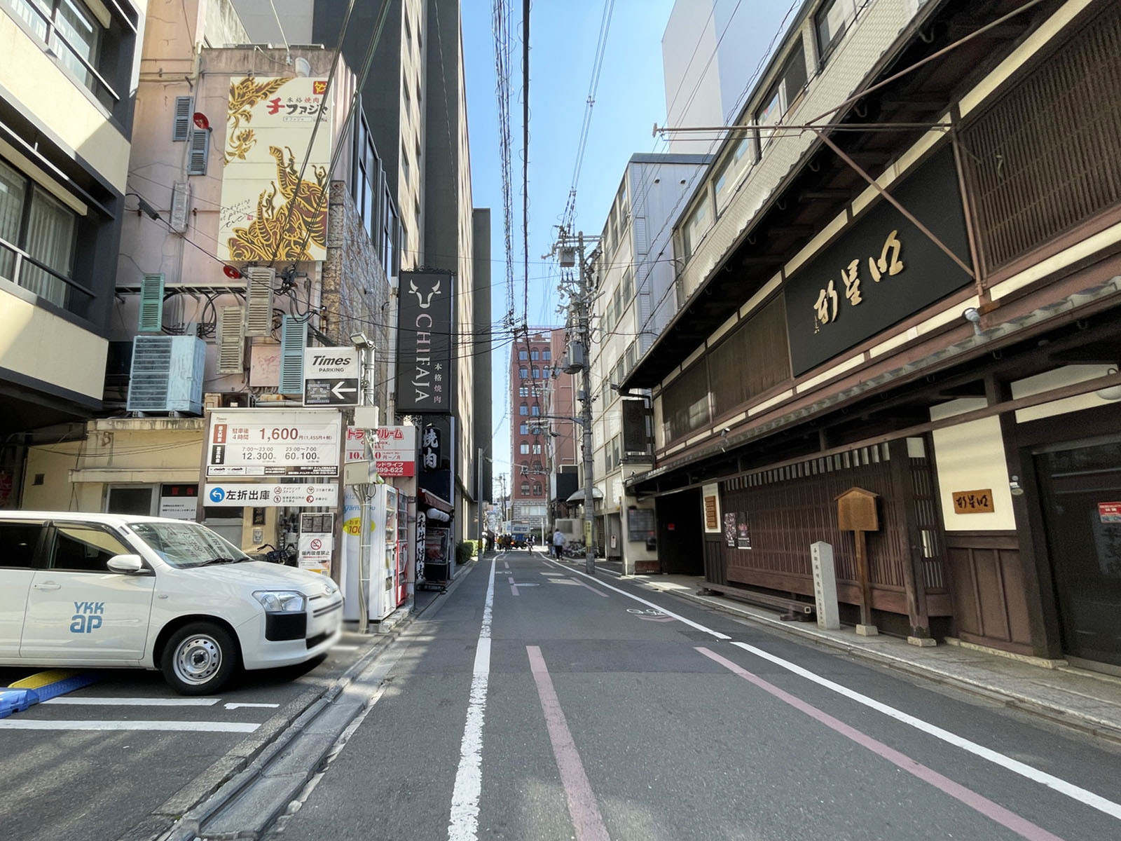 西脇ビル前面の通り