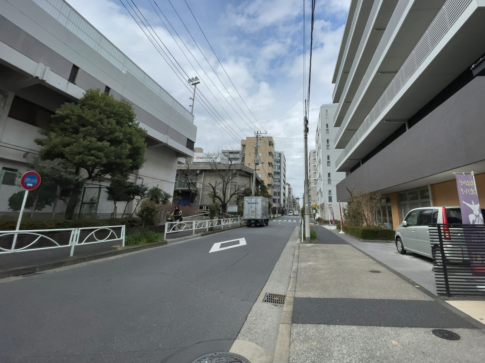 亀沢4丁目ビル前面の通り