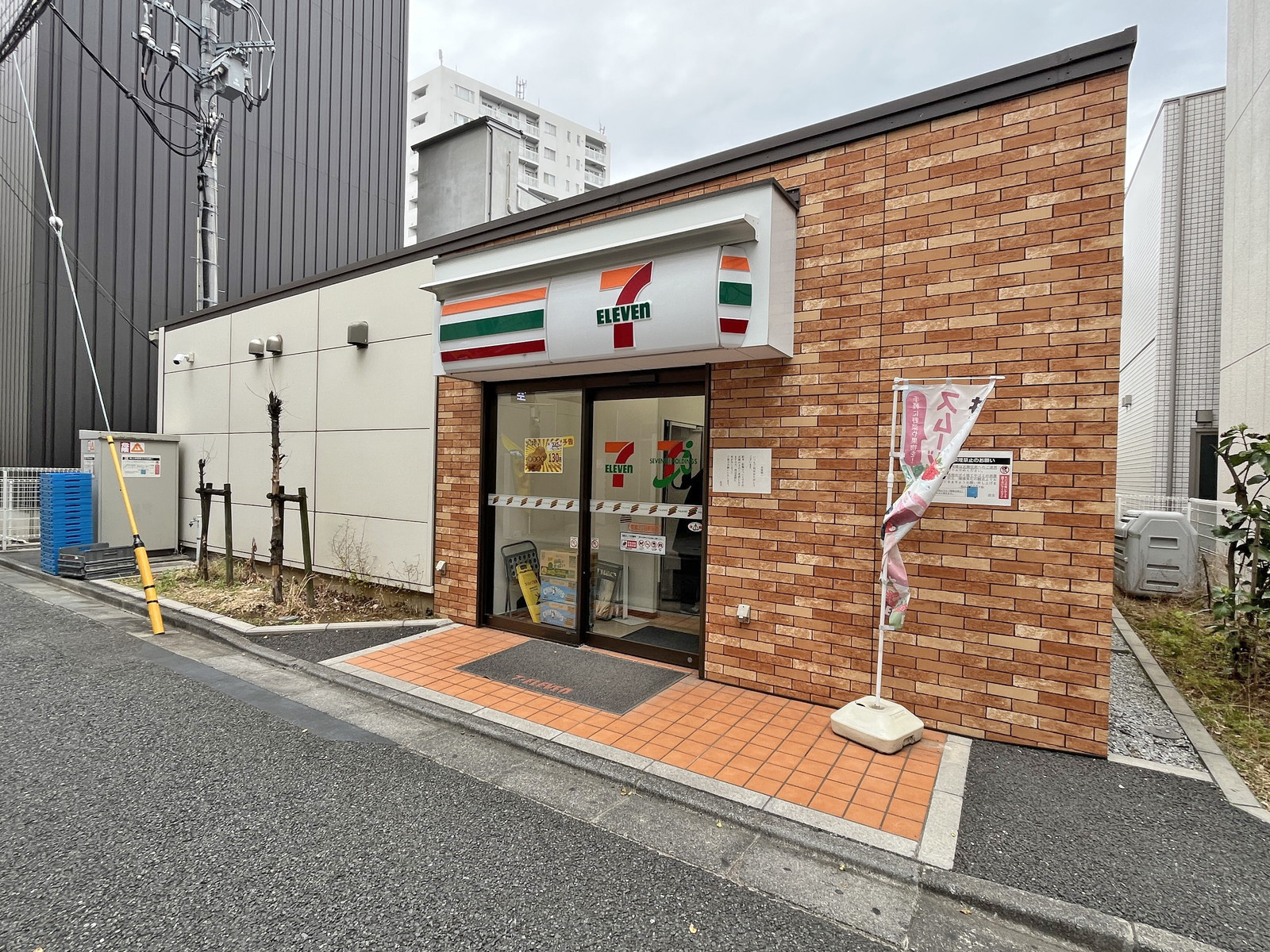徒歩2分のセブン-イレブン 本郷三丁目駅前店