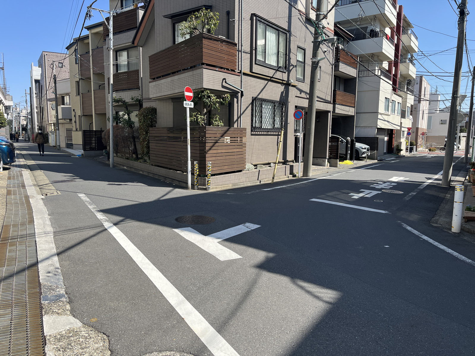 ハイム碑文谷ビル前面の通り