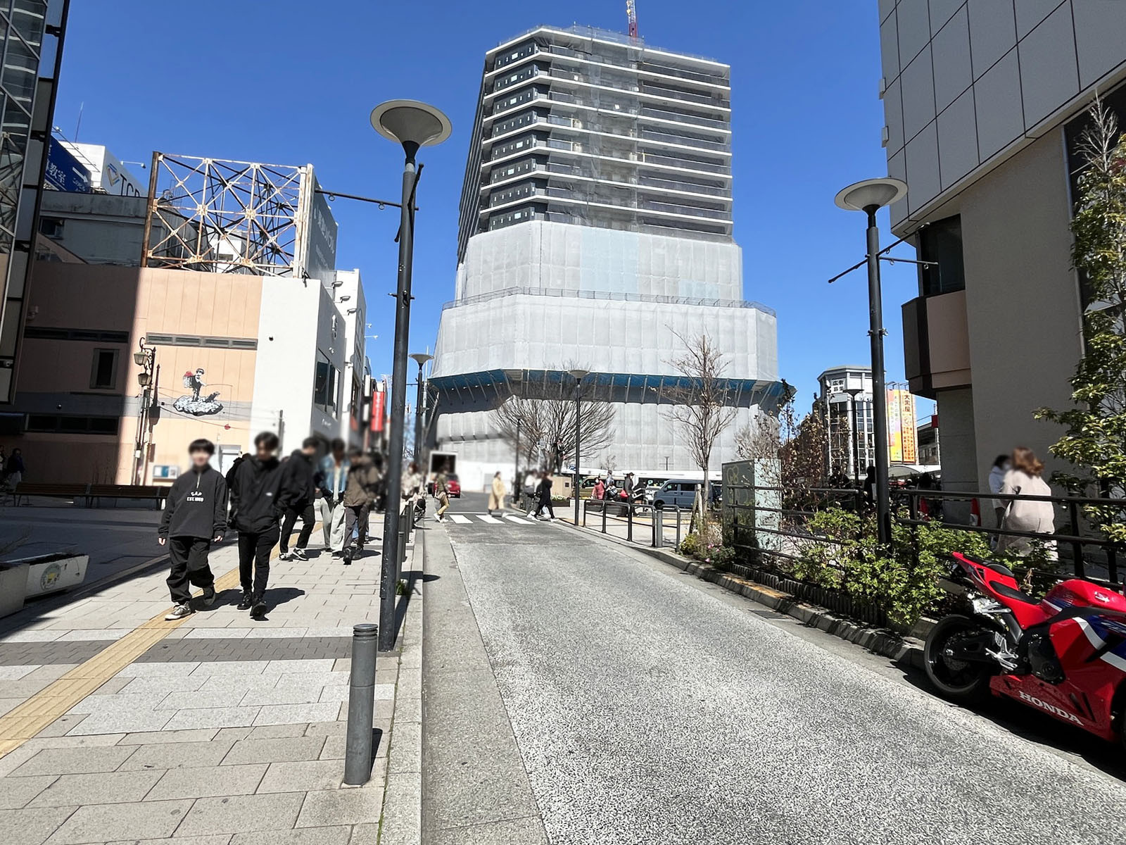 自由が丘ミドリビル前面の通り