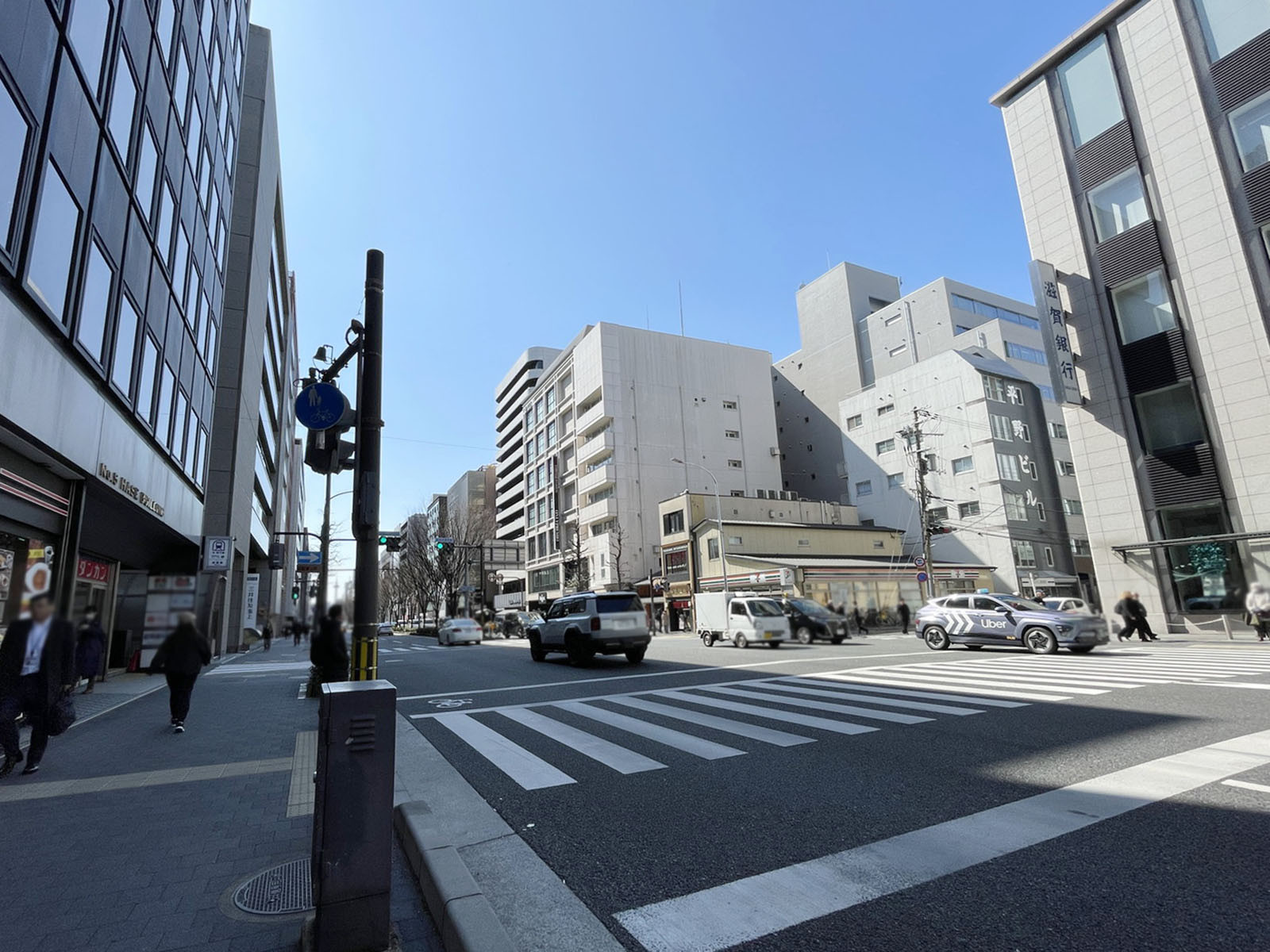 フクヤビル前面の通り