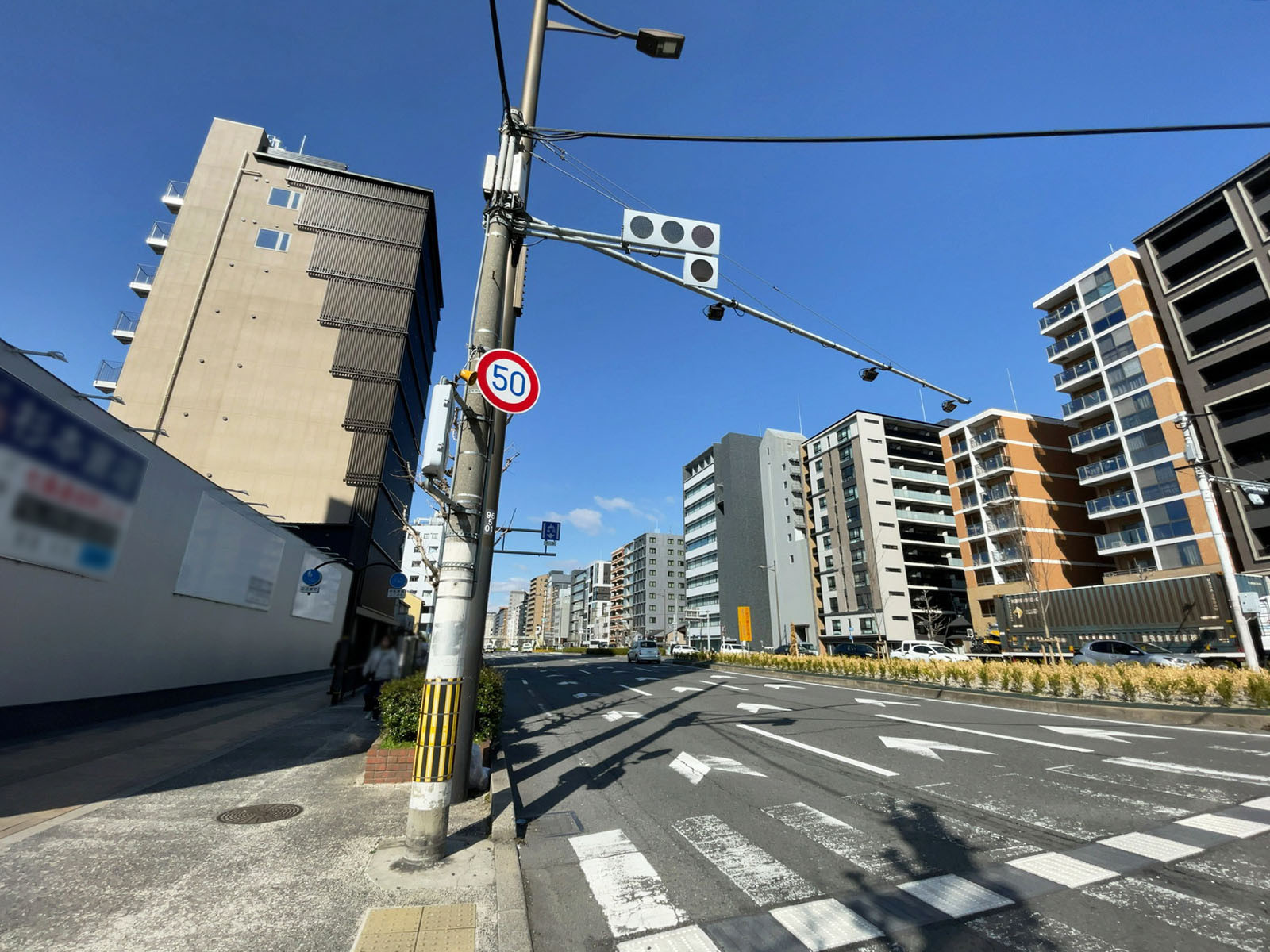 京都EHビル前面の通り