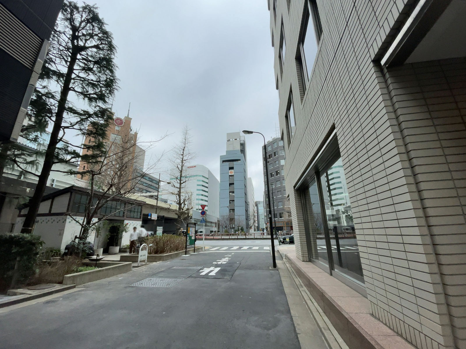 京橋山本ビル前面の通り