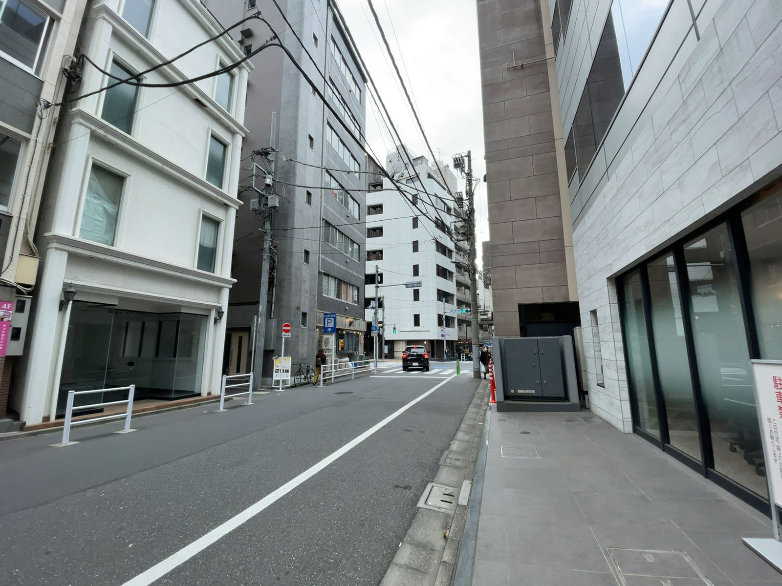 BizSQUARE GINZA前面の通り