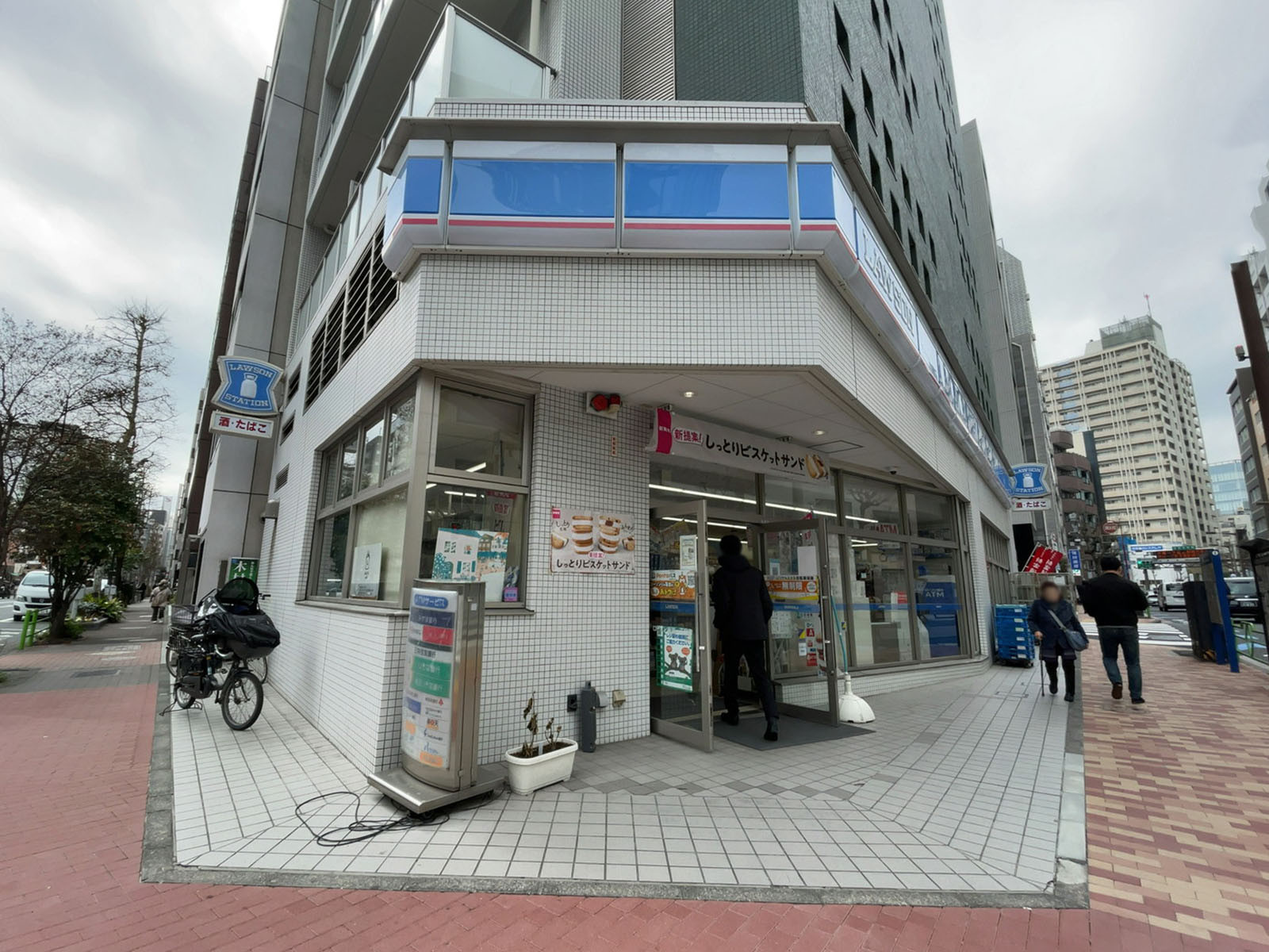 徒歩2分のローソン 新富一丁目店